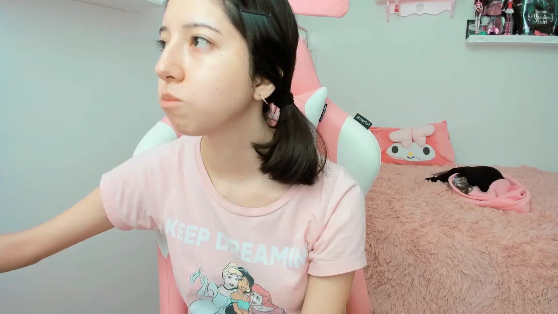 Gallery image thumbnail from Cherrycute666's myfreecams stream on, 01/20/2025, 20:41 image 13 of 20