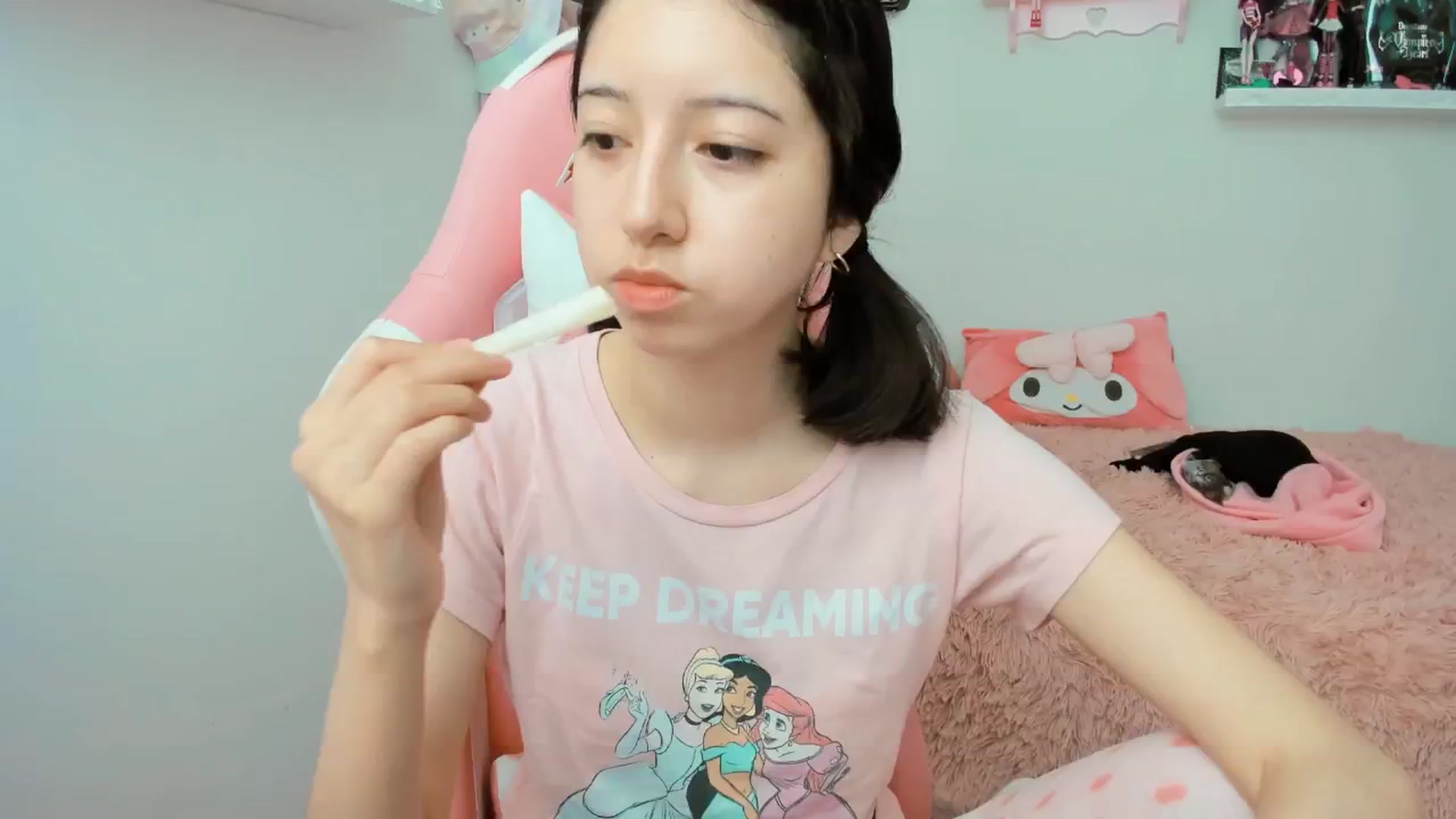 Gallery image thumbnail from Cherrycute666's myfreecams stream on, 01/20/2025, 20:41 image 12 of 20