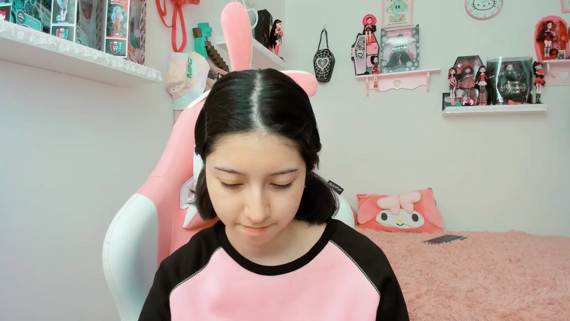 Gallery image thumbnail from Cherrycute666's myfreecams stream on, 01/20/2025, 20:41 image 1 of 20