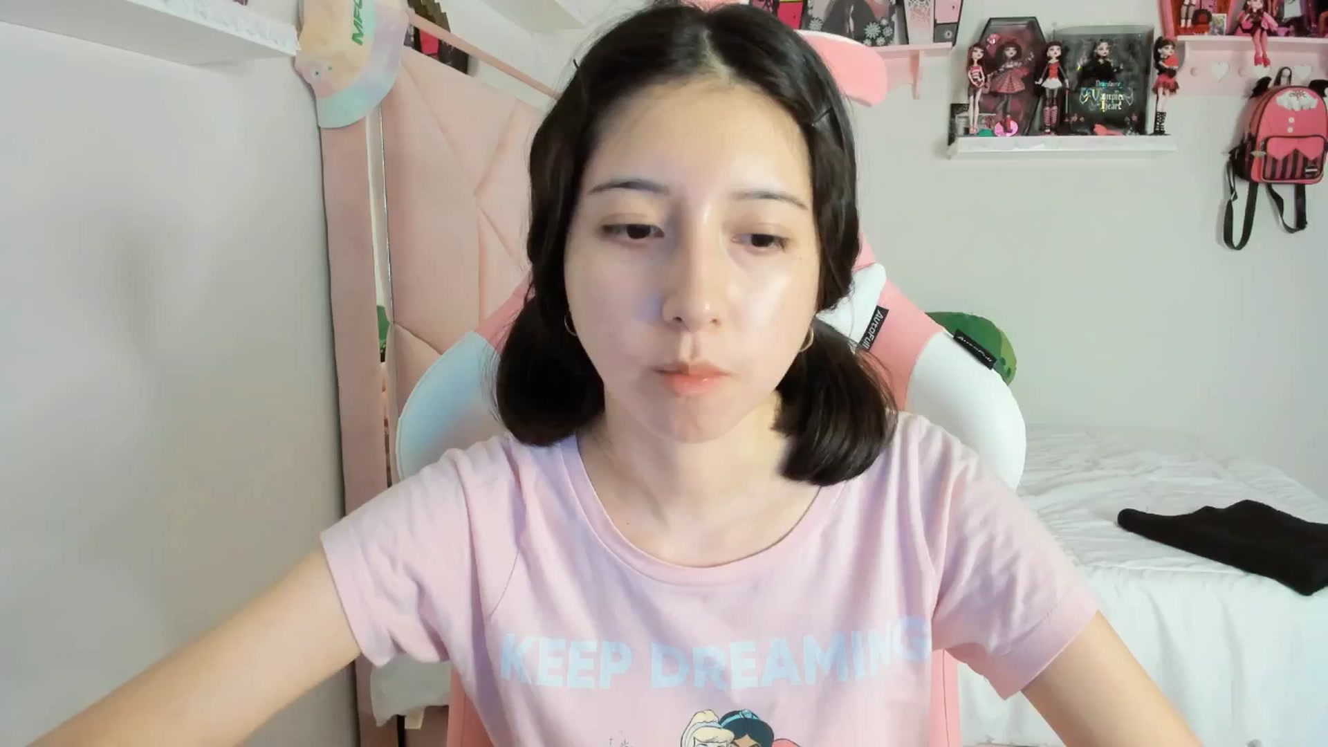 Gallery image thumbnail from Cherrycute666's myfreecams stream on, 01/21/2025, 07:07 image 19 of 20