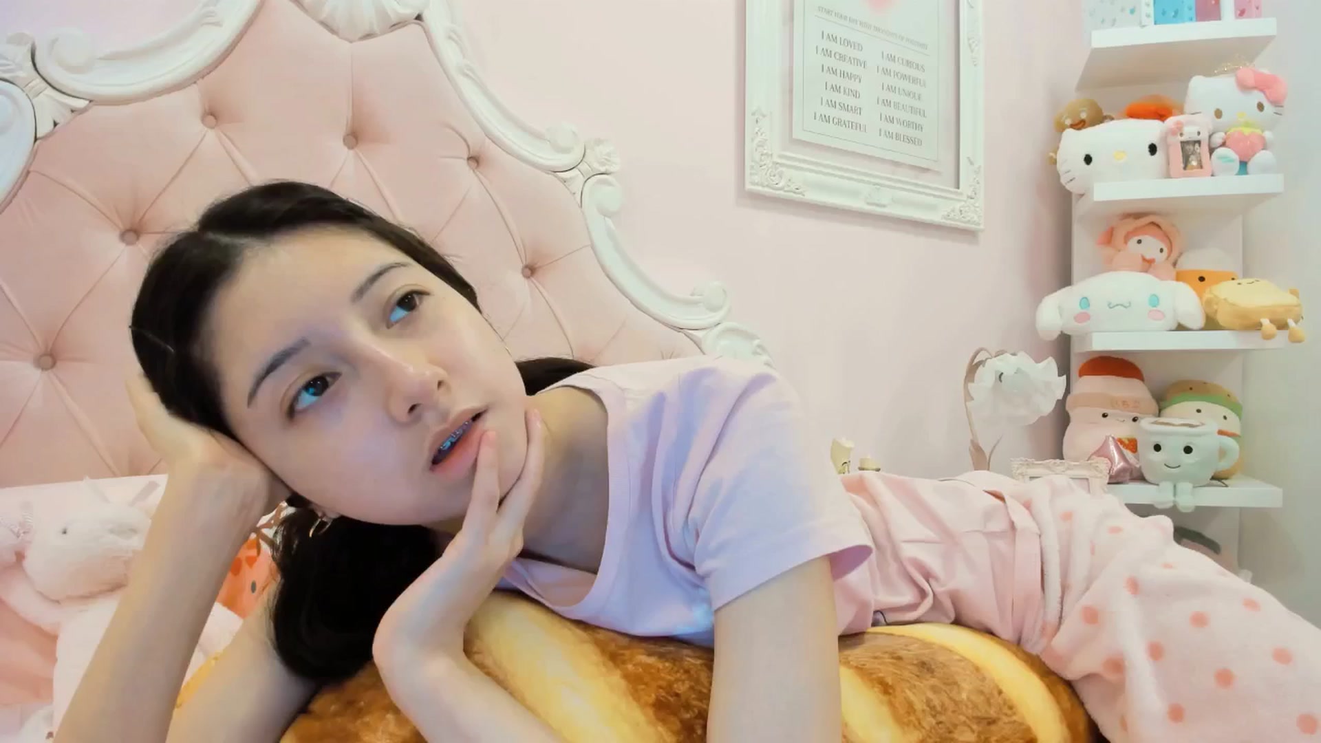 Gallery image thumbnail from Cherrycute666's myfreecams stream on, 01/21/2025, 07:07 image 3 of 20