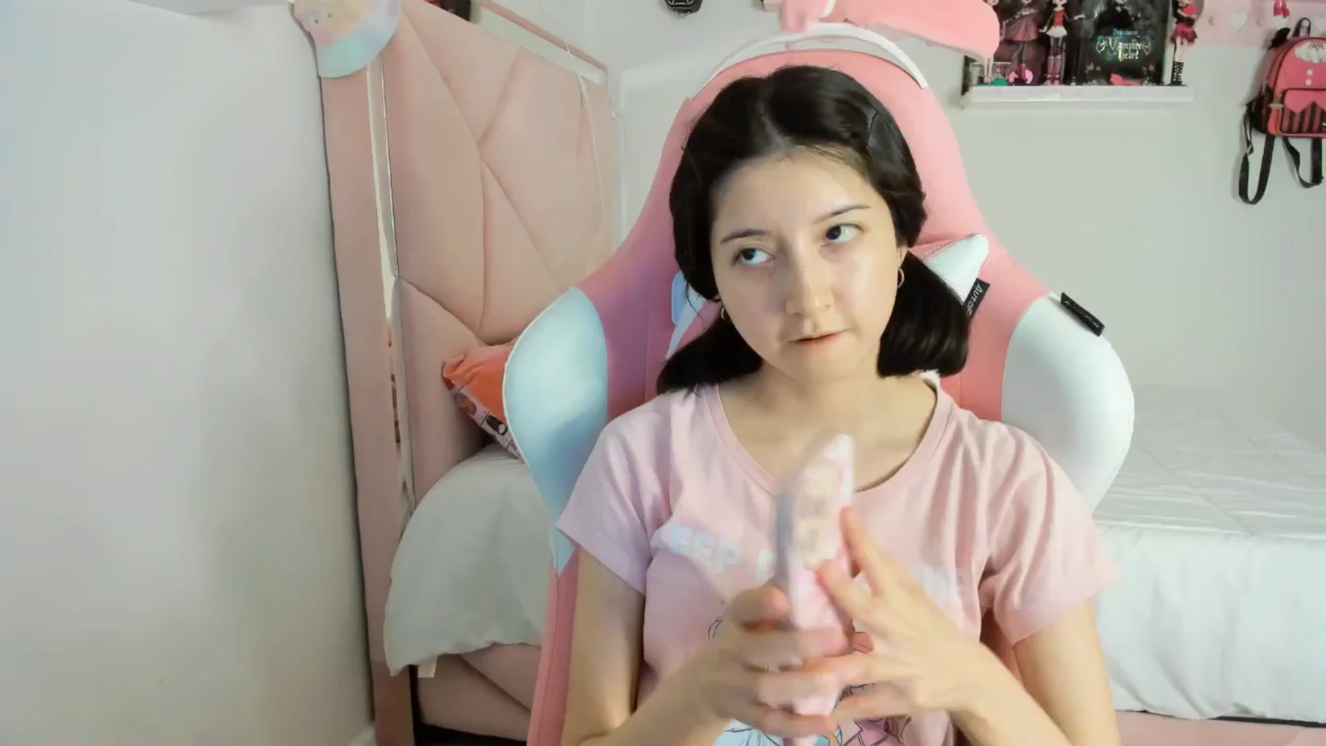 Gallery image thumbnail from Cherrycute666's myfreecams stream on, 01/21/2025, 07:07 image 12 of 20