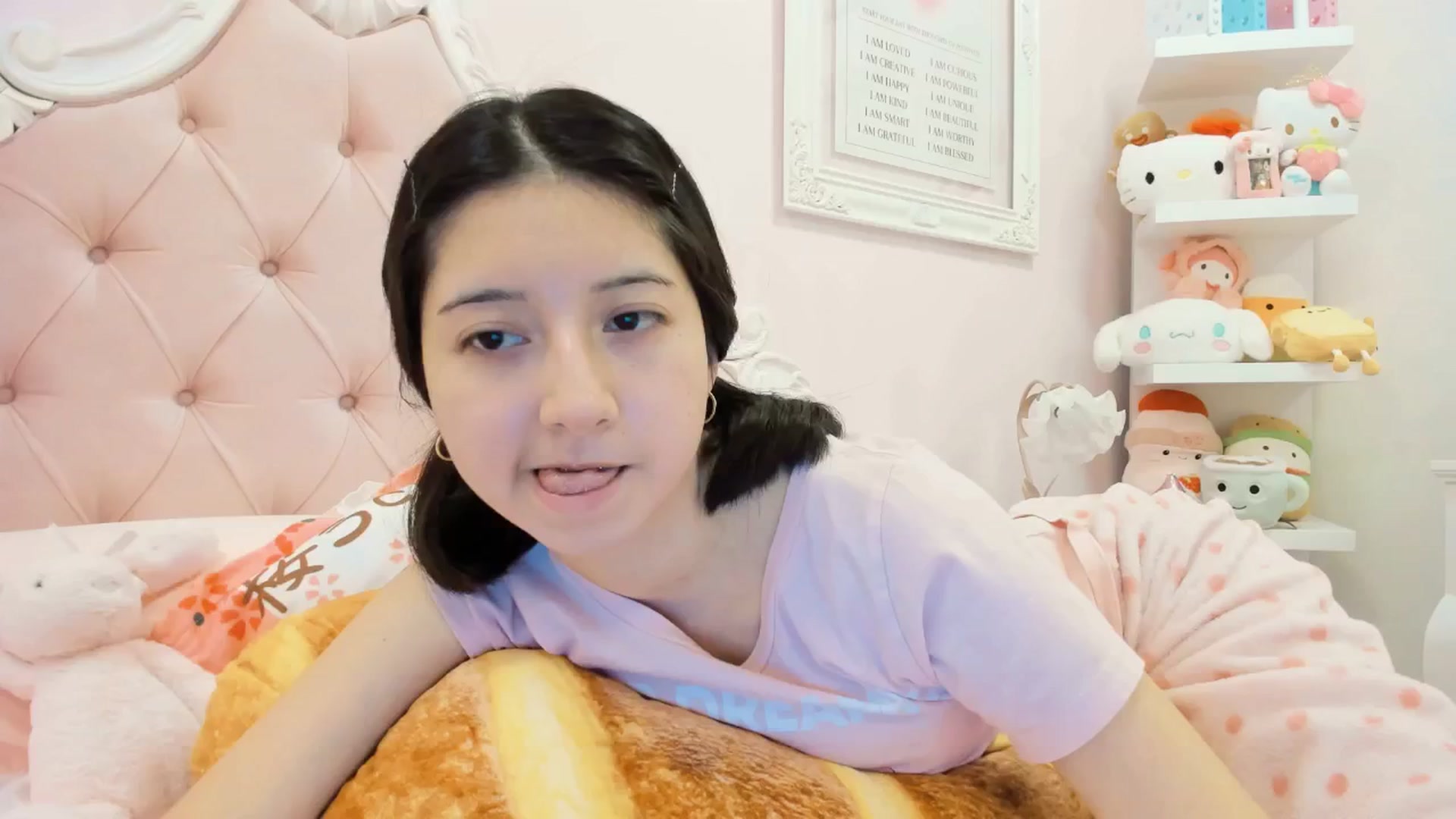 Gallery image thumbnail from Cherrycute666's myfreecams stream on, 01/21/2025, 07:07 image 4 of 20