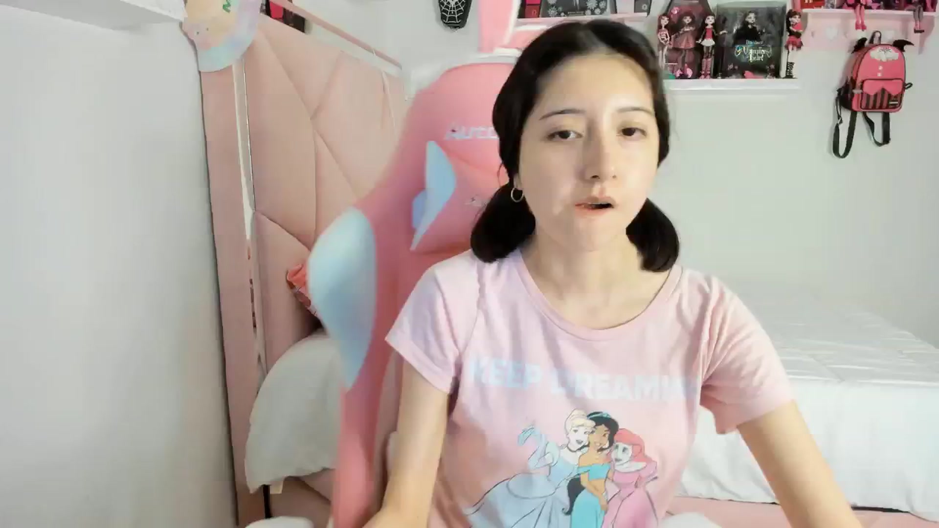 Gallery image thumbnail from Cherrycute666's myfreecams stream on, 01/21/2025, 07:07 image 11 of 20