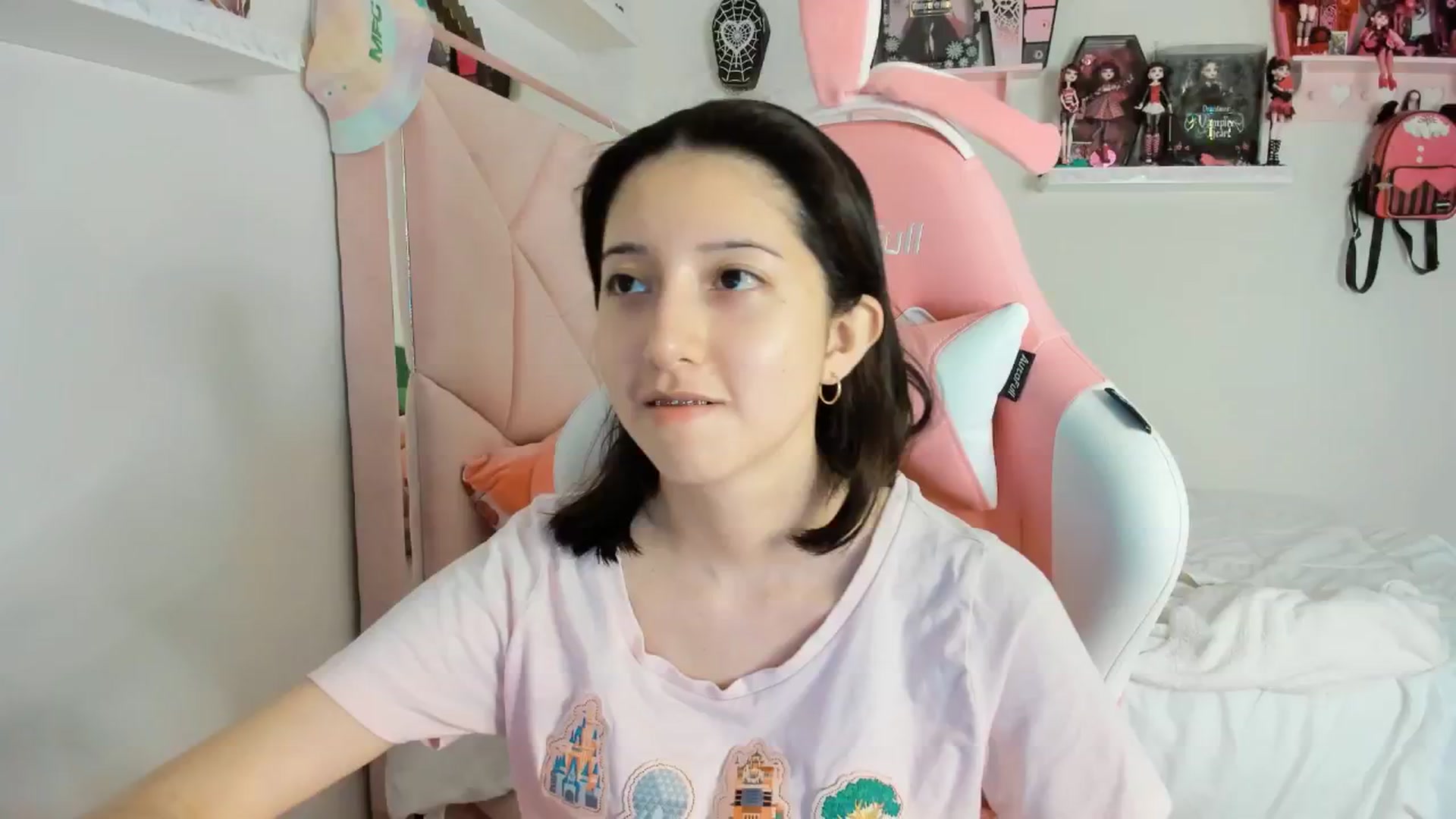Gallery image thumbnail from Cherrycute666's myfreecams stream on, 01/21/2025, 08:51 image 20 of 20