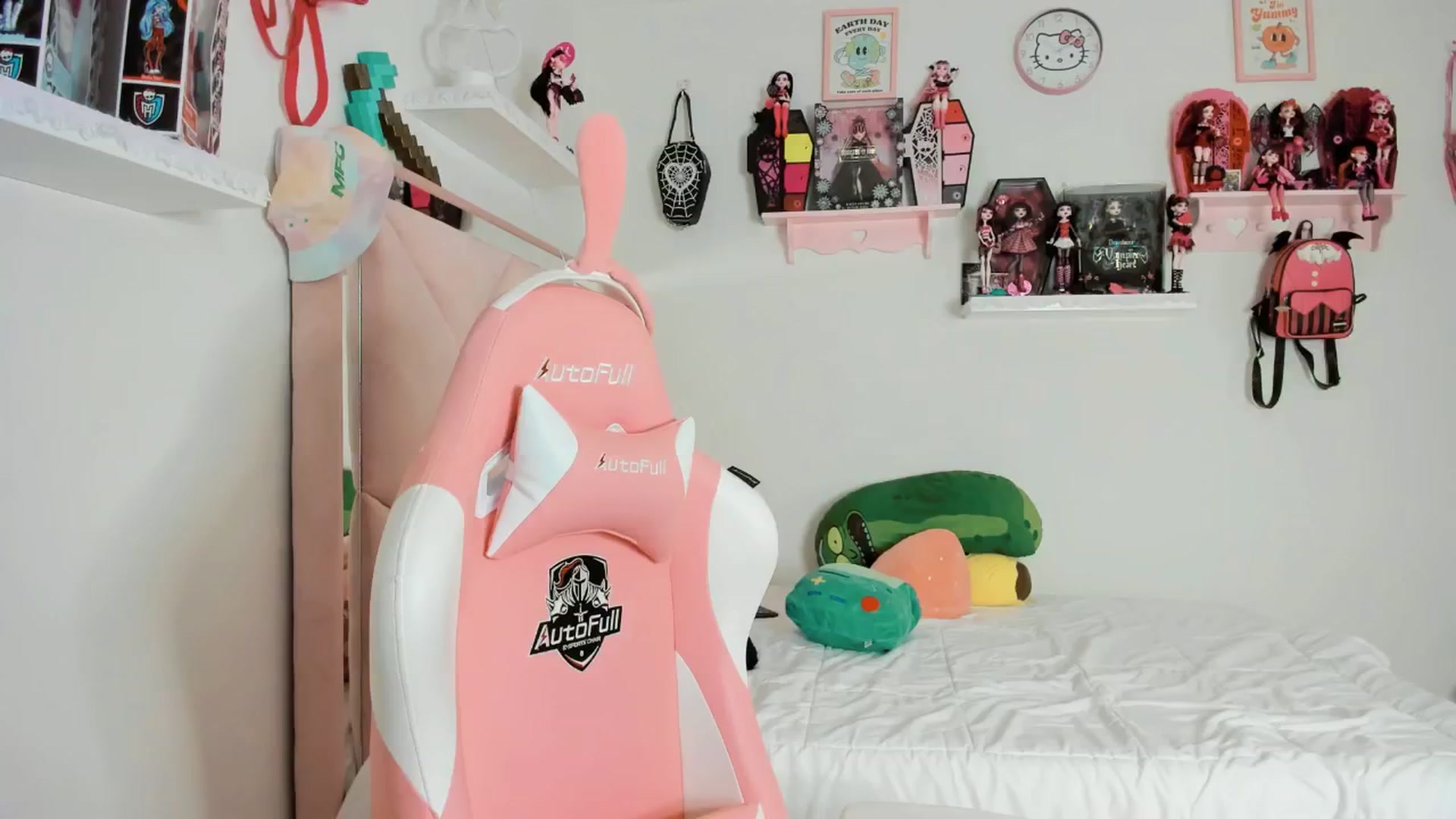 Gallery image thumbnail from Cherrycute666's myfreecams stream on, 01/21/2025, 08:51 image 16 of 20