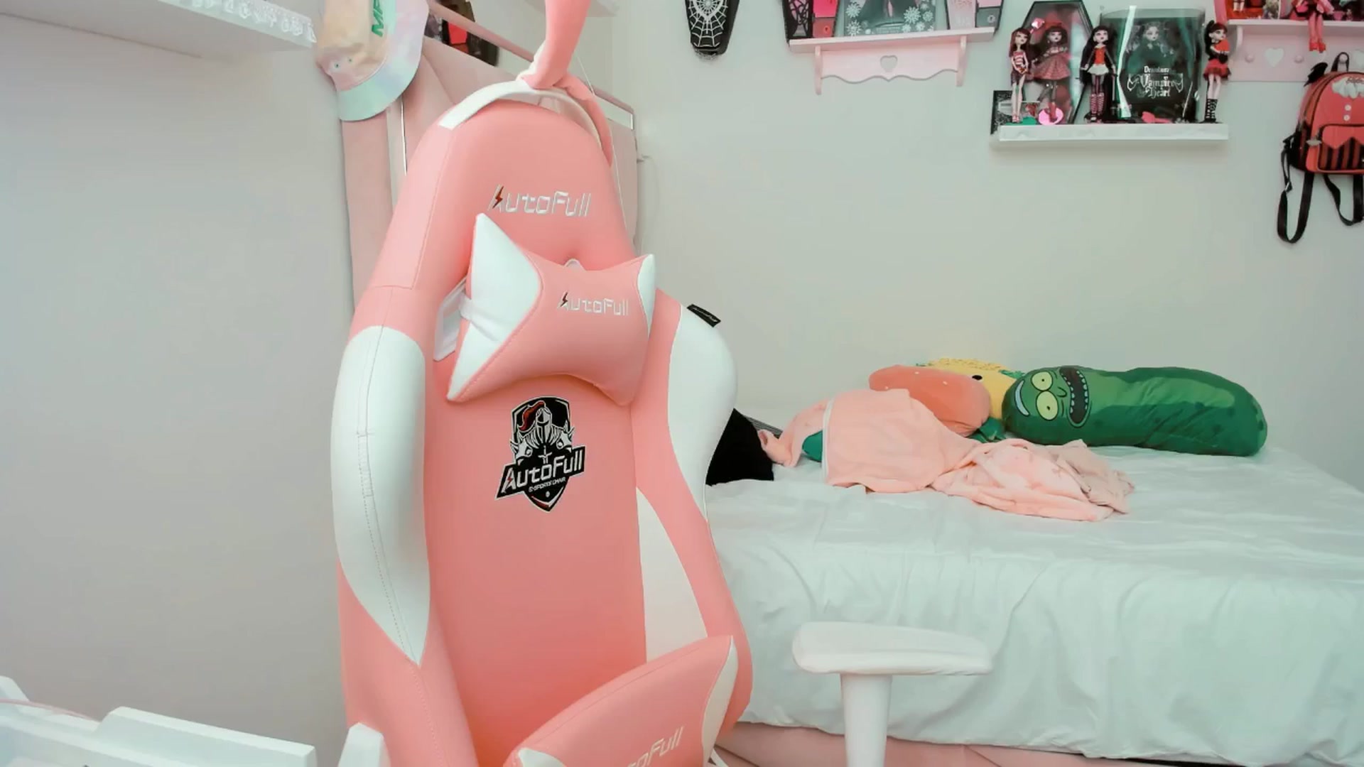 Gallery image thumbnail from Cherrycute666's myfreecams stream on, 01/21/2025, 21:37 image 11 of 20