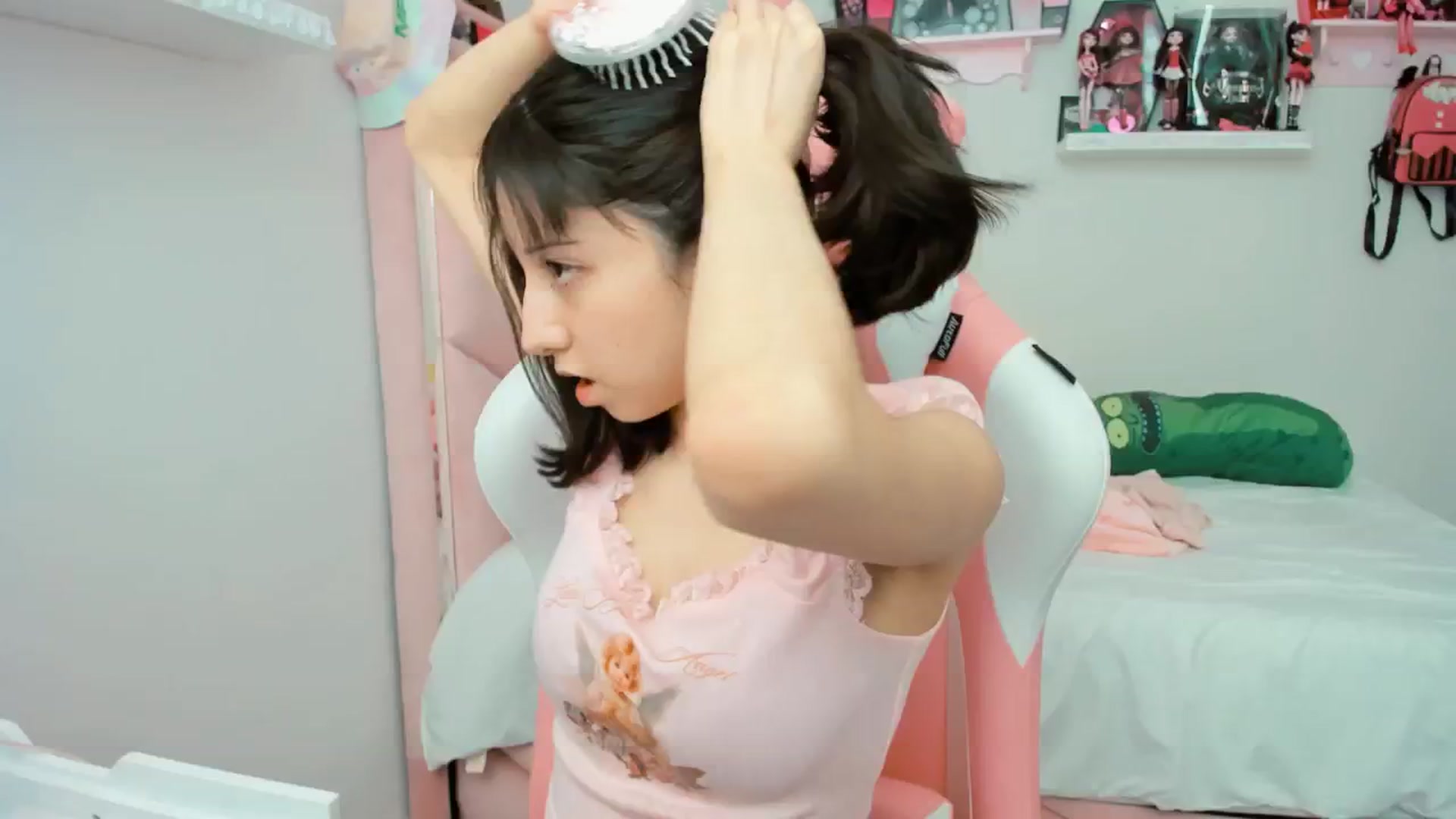 Gallery image thumbnail from Cherrycute666's myfreecams stream on, 01/21/2025, 21:37 image 10 of 20