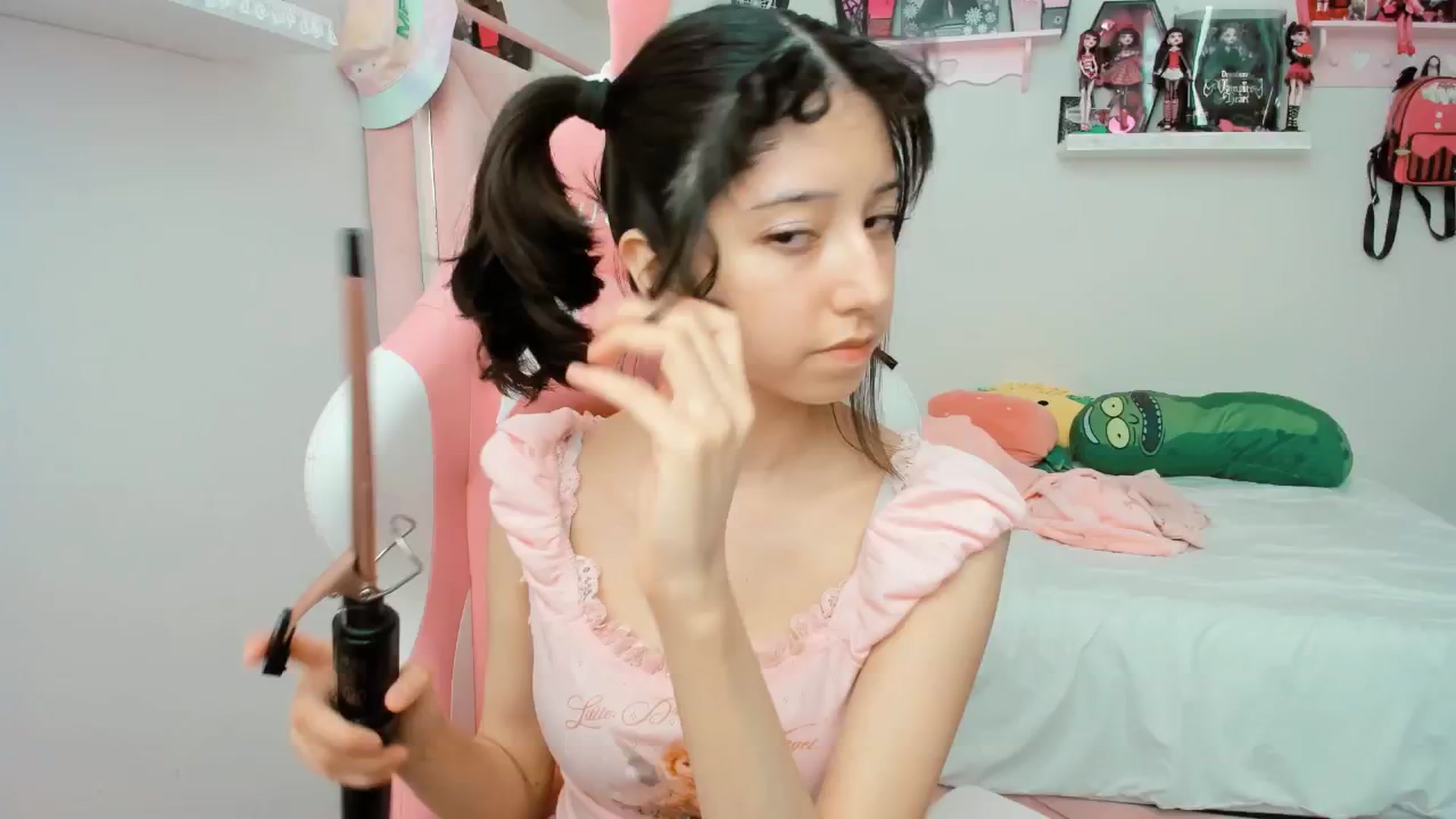Gallery image thumbnail from Cherrycute666's myfreecams stream on, 01/21/2025, 21:37 image 12 of 20