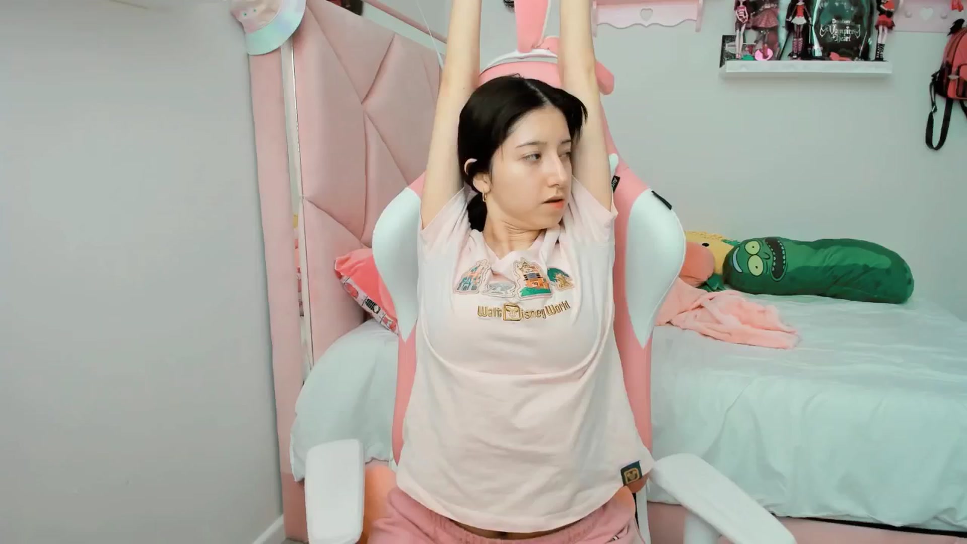 Gallery image thumbnail from Cherrycute666's myfreecams stream on, 01/21/2025, 21:37 image 1 of 20