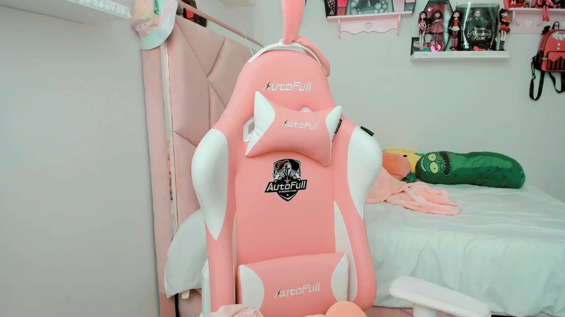 Gallery image thumbnail from Cherrycute666's myfreecams stream on, 01/21/2025, 21:37 image 7 of 20