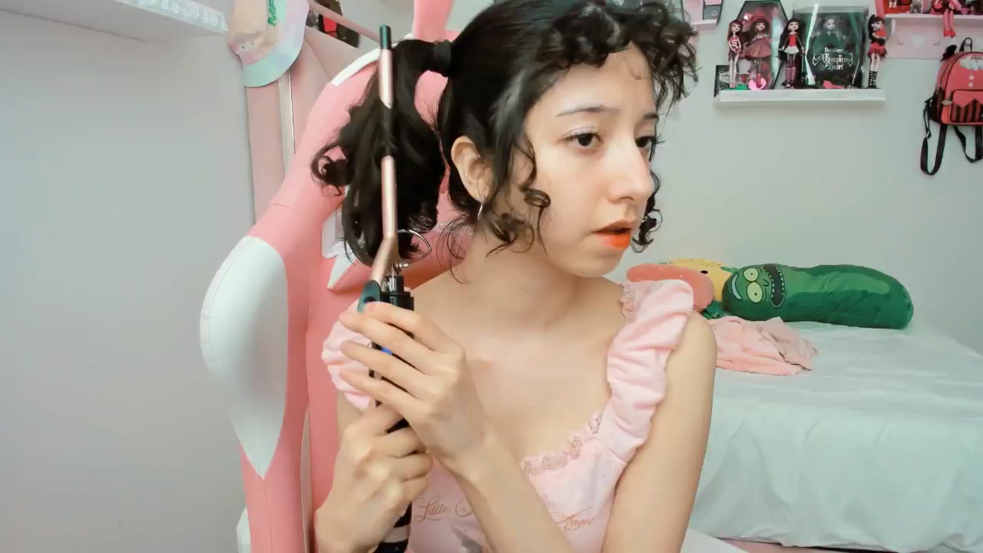 Gallery image thumbnail from Cherrycute666's myfreecams stream on, 01/21/2025, 21:37 image 15 of 20