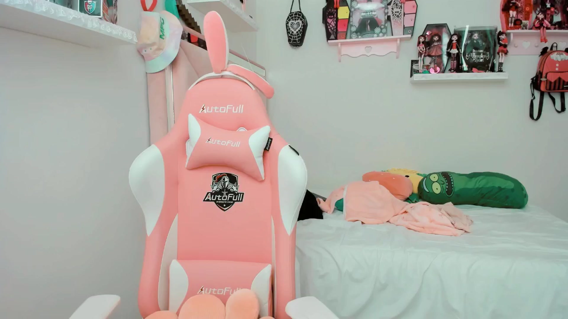 Gallery image thumbnail from Cherrycute666's myfreecams stream on, 01/21/2025, 21:37 image 19 of 20