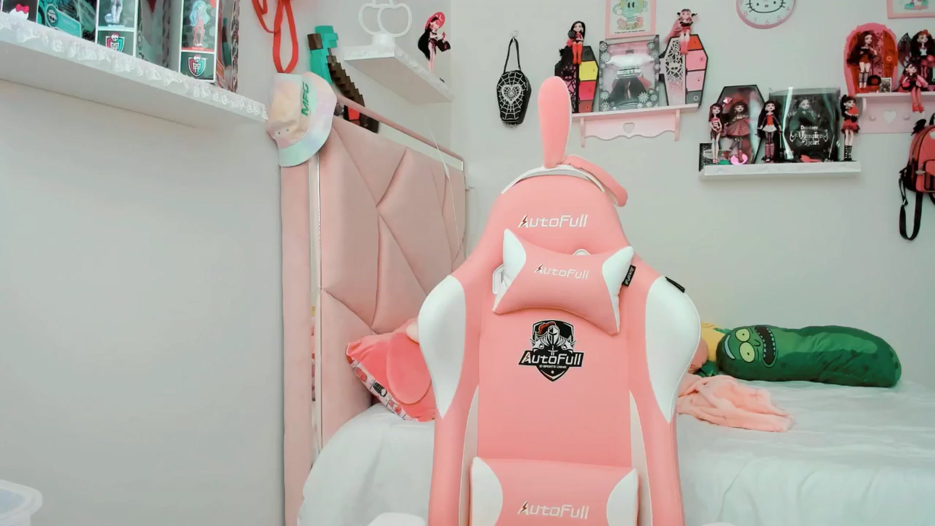 Gallery image thumbnail from Cherrycute666's myfreecams stream on, 01/21/2025, 21:37 image 3 of 20