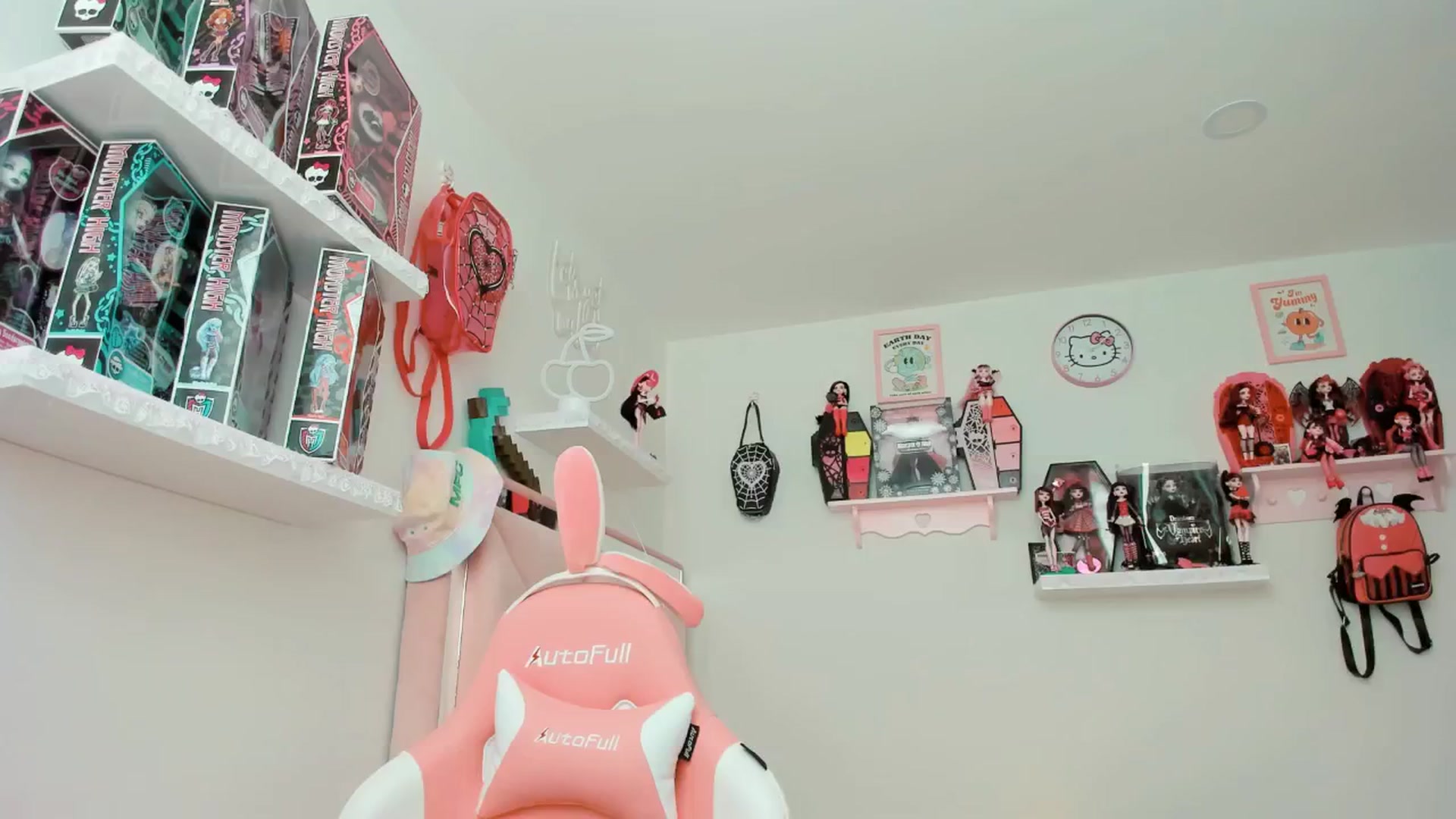 Gallery image thumbnail from Cherrycute666's myfreecams stream on, 01/21/2025, 21:37 image 20 of 20