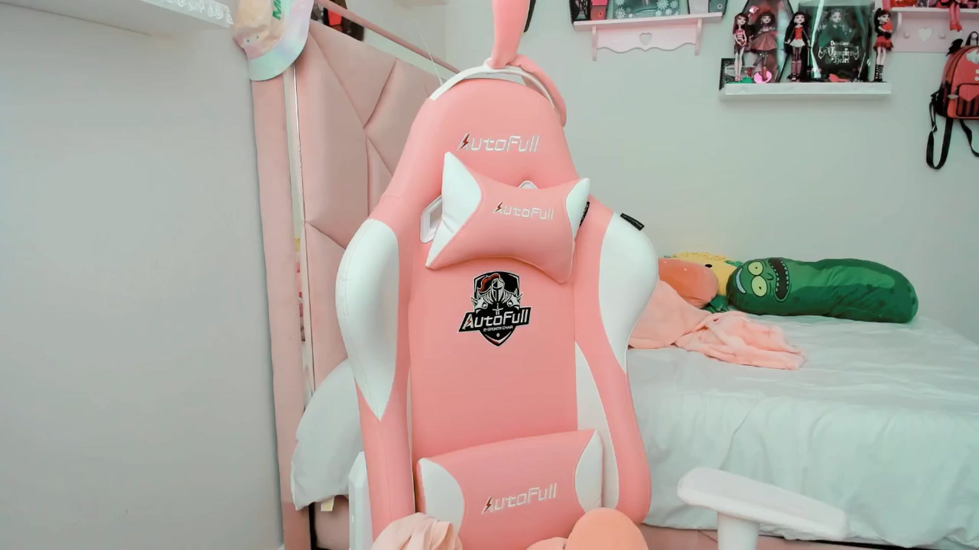 Gallery image thumbnail from Cherrycute666's myfreecams stream on, 01/21/2025, 21:37 image 5 of 20