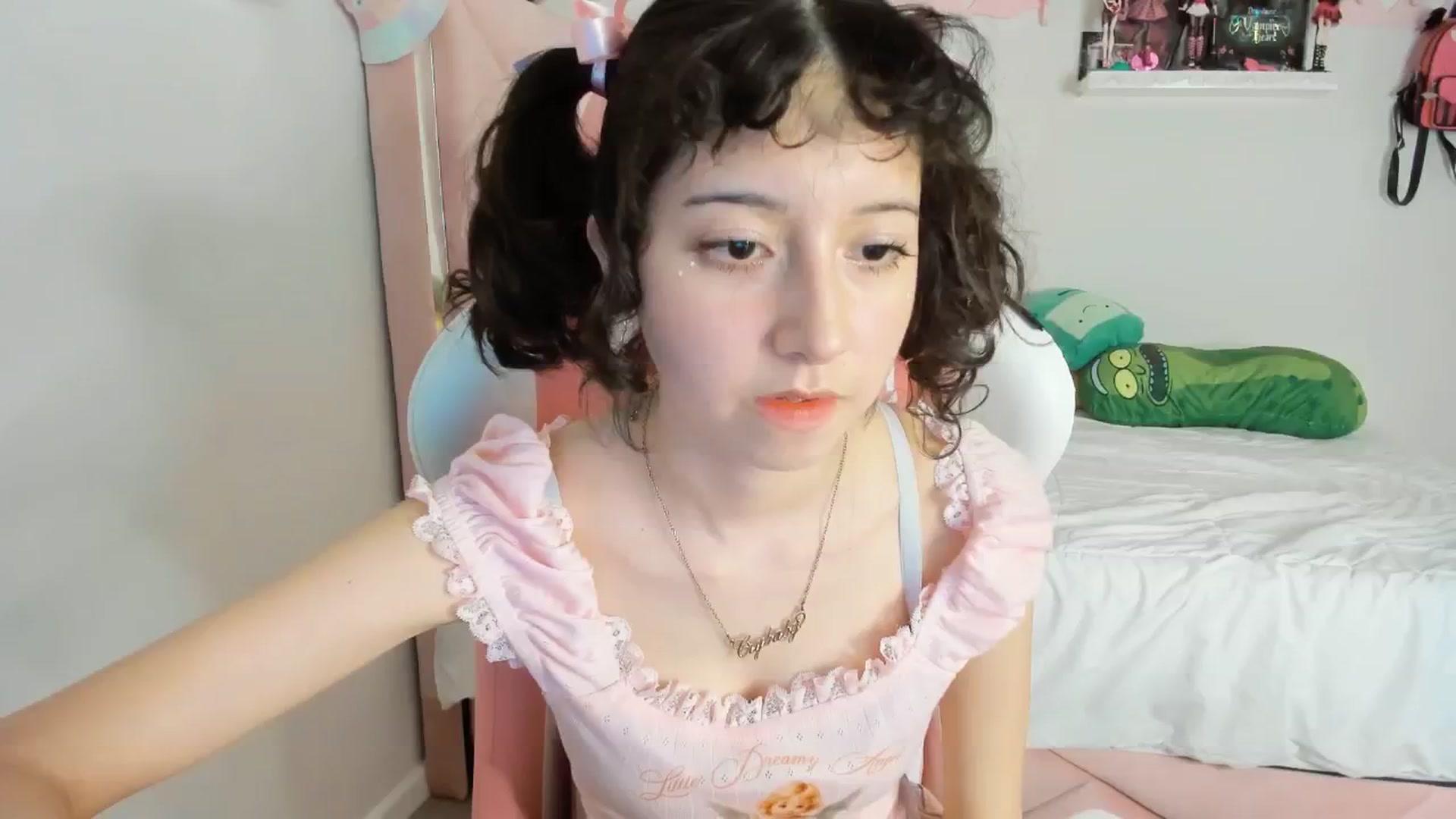 Gallery image thumbnail from Cherrycute666's myfreecams stream on, 01/22/2025, 05:47 image 4 of 20