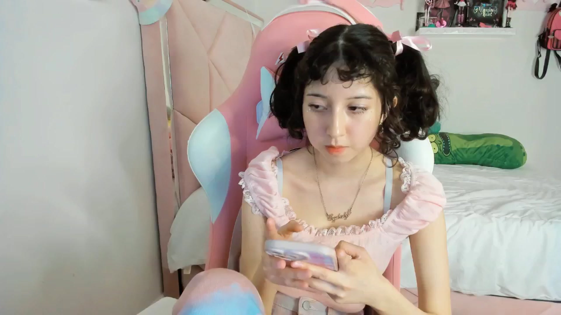 Gallery image thumbnail from Cherrycute666's myfreecams stream on, 01/22/2025, 05:47 image 7 of 20