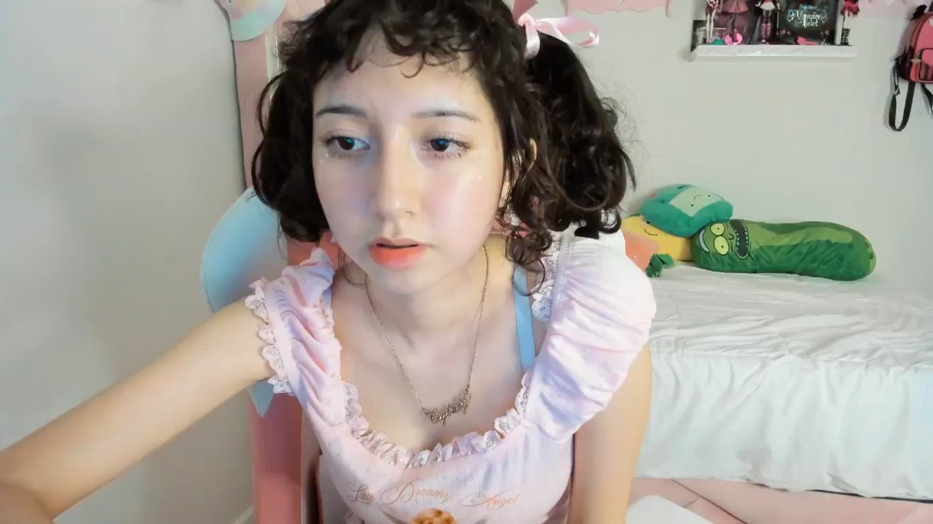 Gallery image thumbnail from Cherrycute666's myfreecams stream on, 01/22/2025, 05:47 image 2 of 20