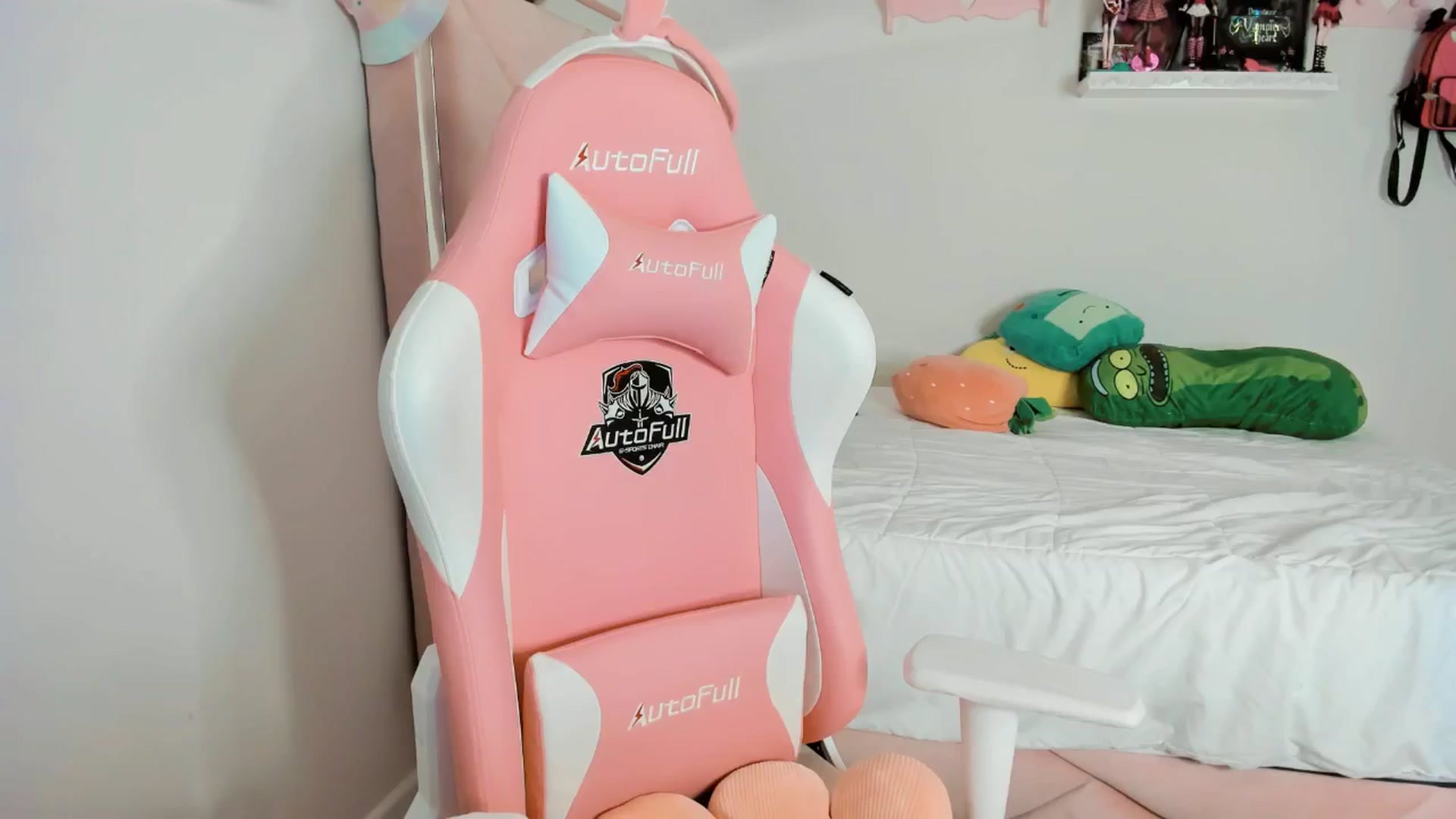 Gallery image thumbnail from Cherrycute666's myfreecams stream on, 01/22/2025, 05:47 image 11 of 20