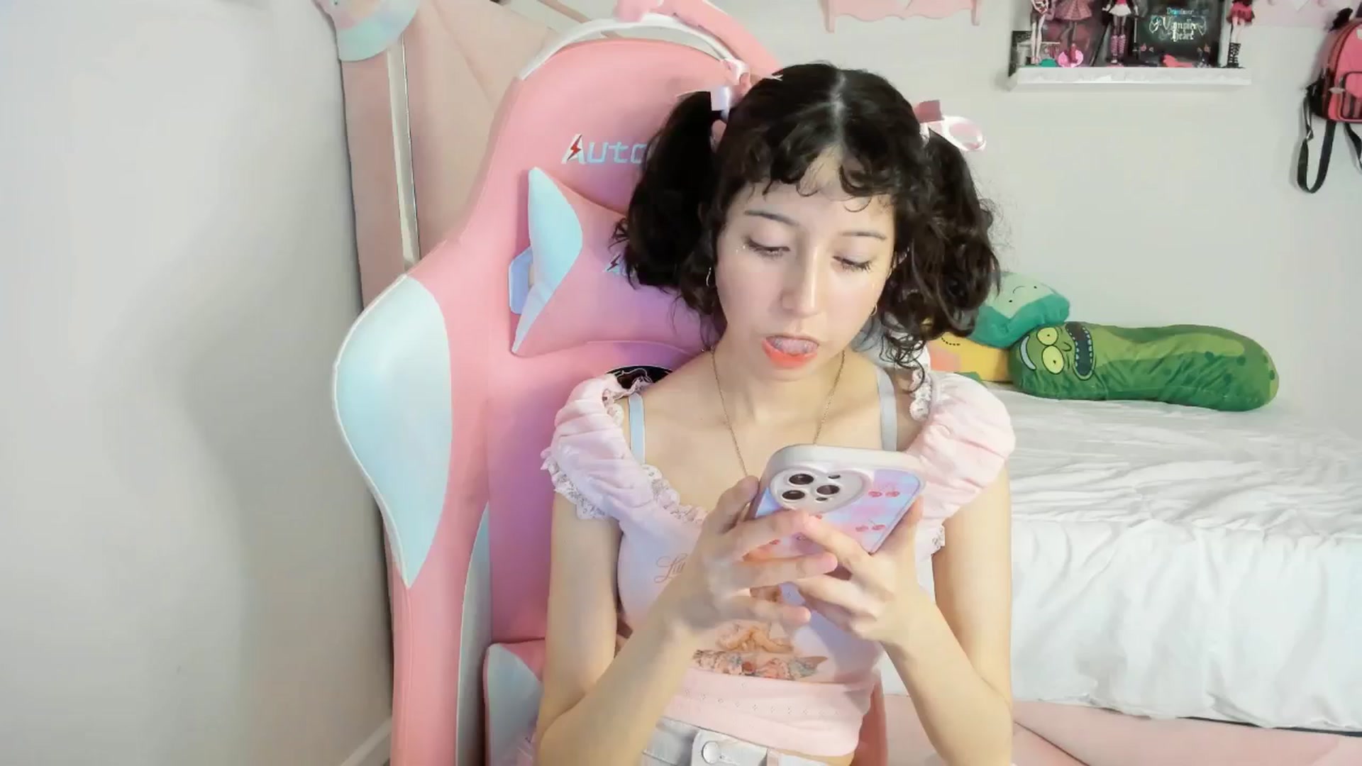 Gallery image thumbnail from Cherrycute666's myfreecams stream on, 01/22/2025, 05:47 image 1 of 20