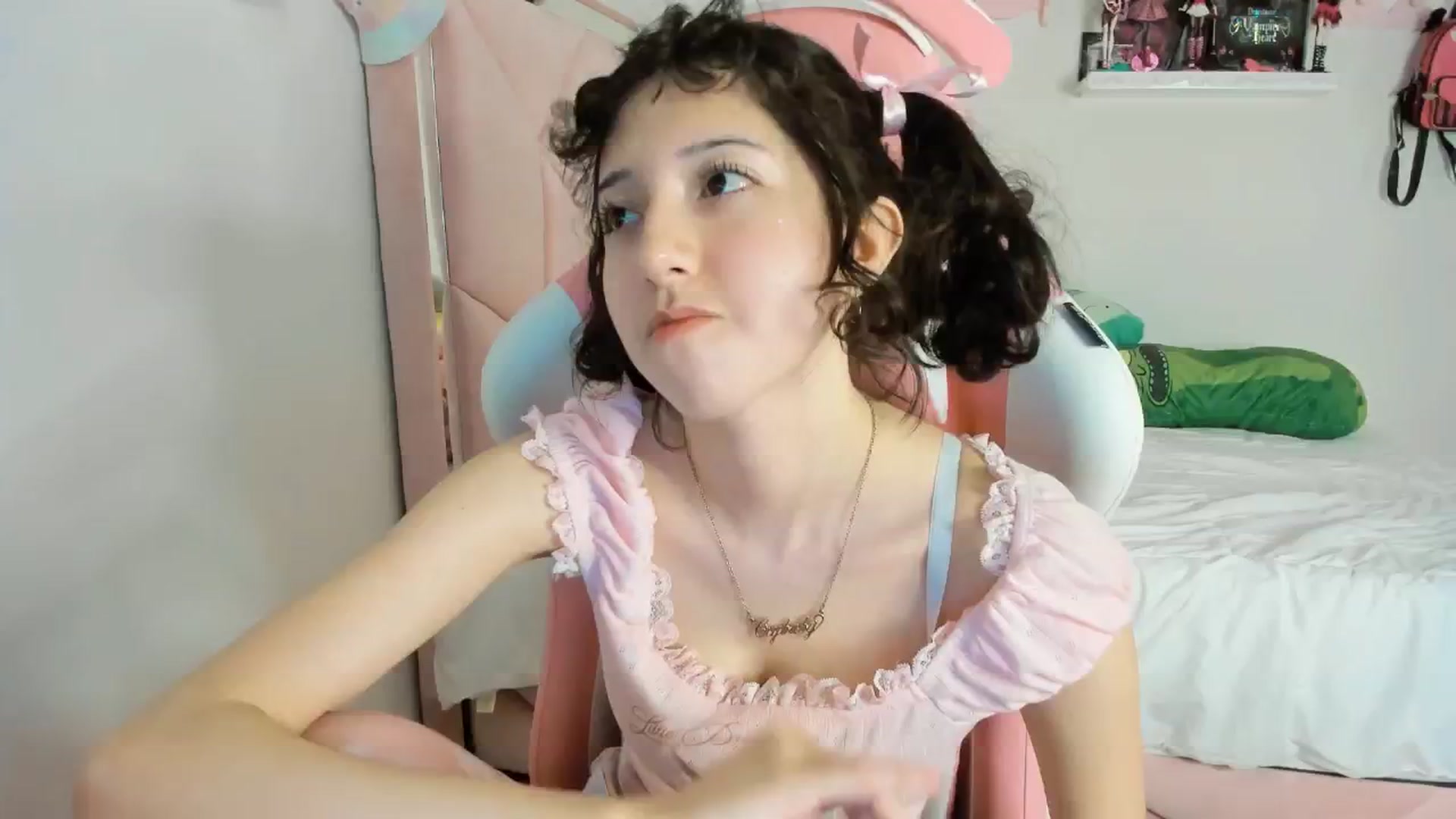 Gallery image thumbnail from Cherrycute666's myfreecams stream on, 01/22/2025, 05:47 image 6 of 20