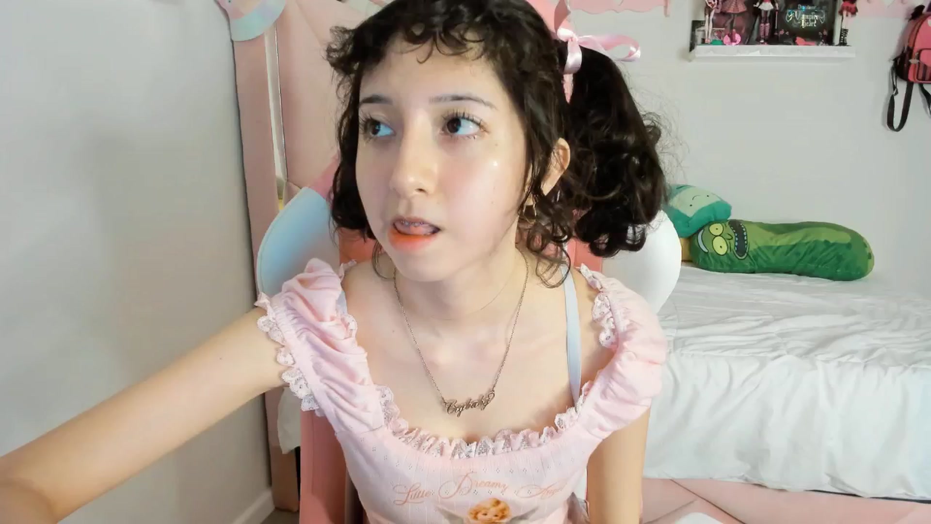 Gallery image thumbnail from Cherrycute666's myfreecams stream on, 01/22/2025, 05:47 image 3 of 20
