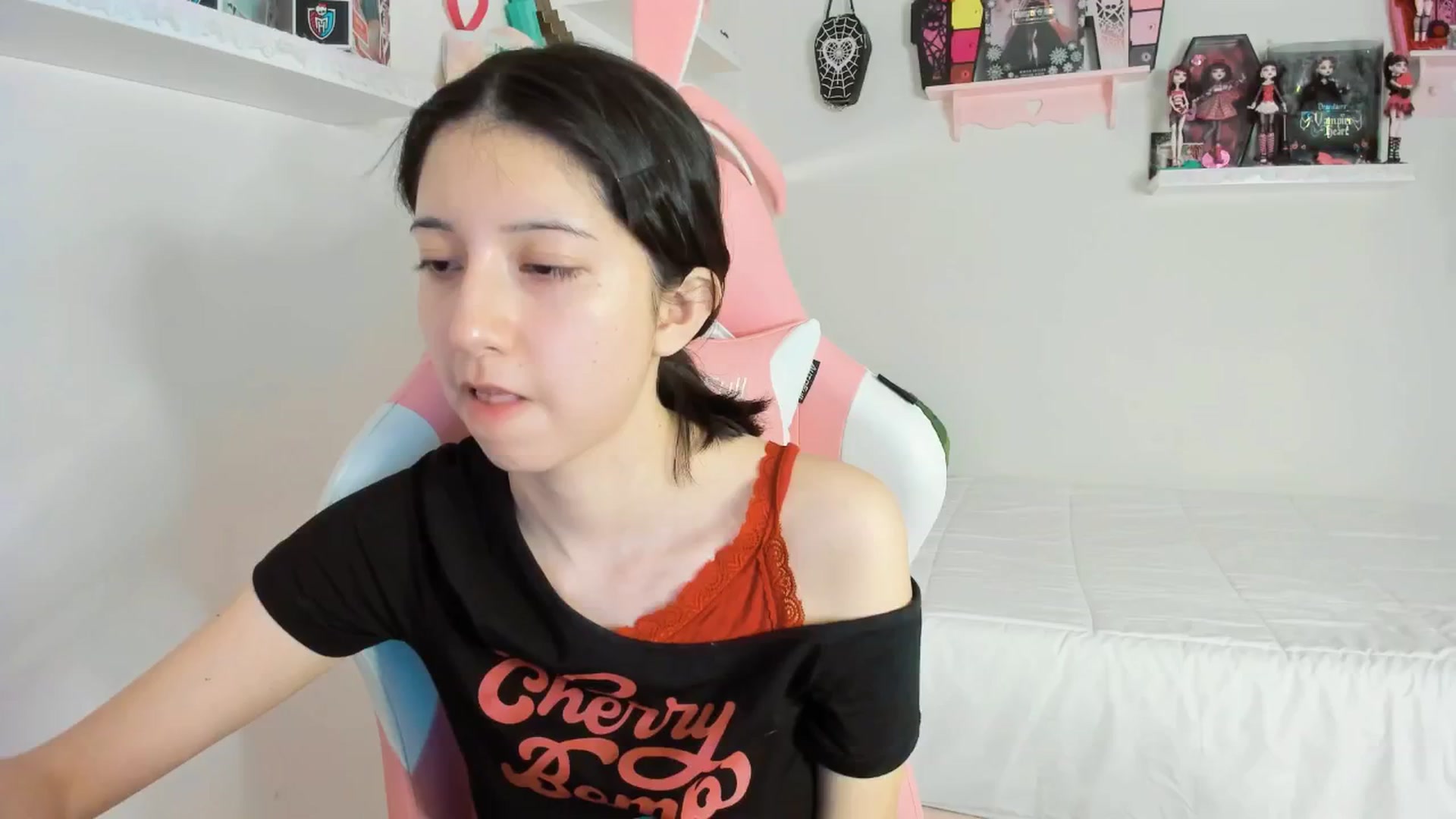 Gallery image thumbnail from Cherrycute666's myfreecams stream on, 01/23/2025, 07:47 image 3 of 20