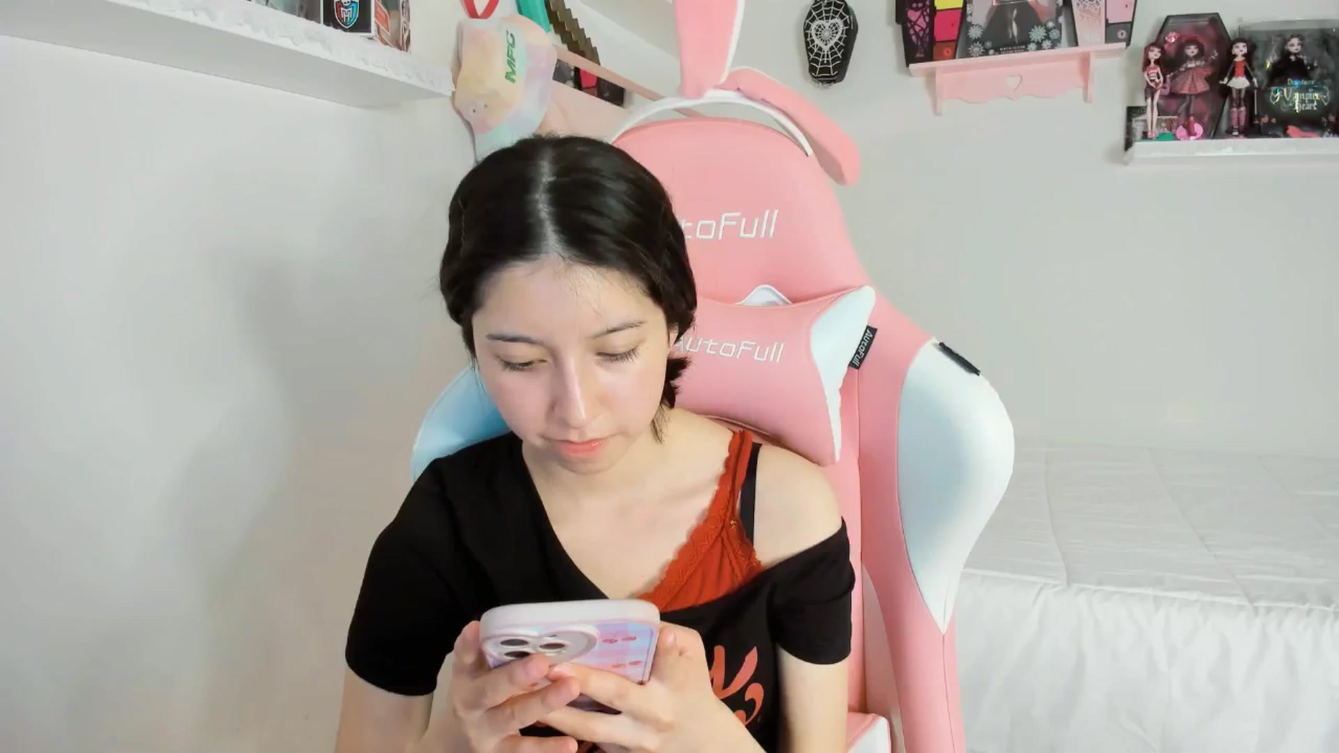 Gallery image thumbnail from Cherrycute666's myfreecams stream on, 01/23/2025, 07:47 image 16 of 20