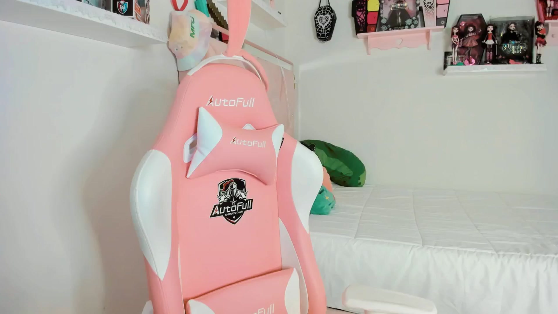 Gallery image thumbnail from Cherrycute666's myfreecams stream on, 01/23/2025, 07:47 image 5 of 20