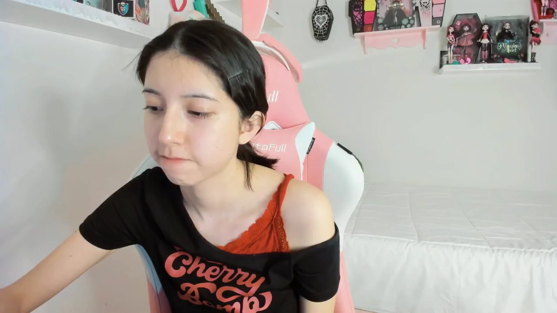 Gallery image thumbnail from Cherrycute666's myfreecams stream on, 01/23/2025, 07:47 image 2 of 20