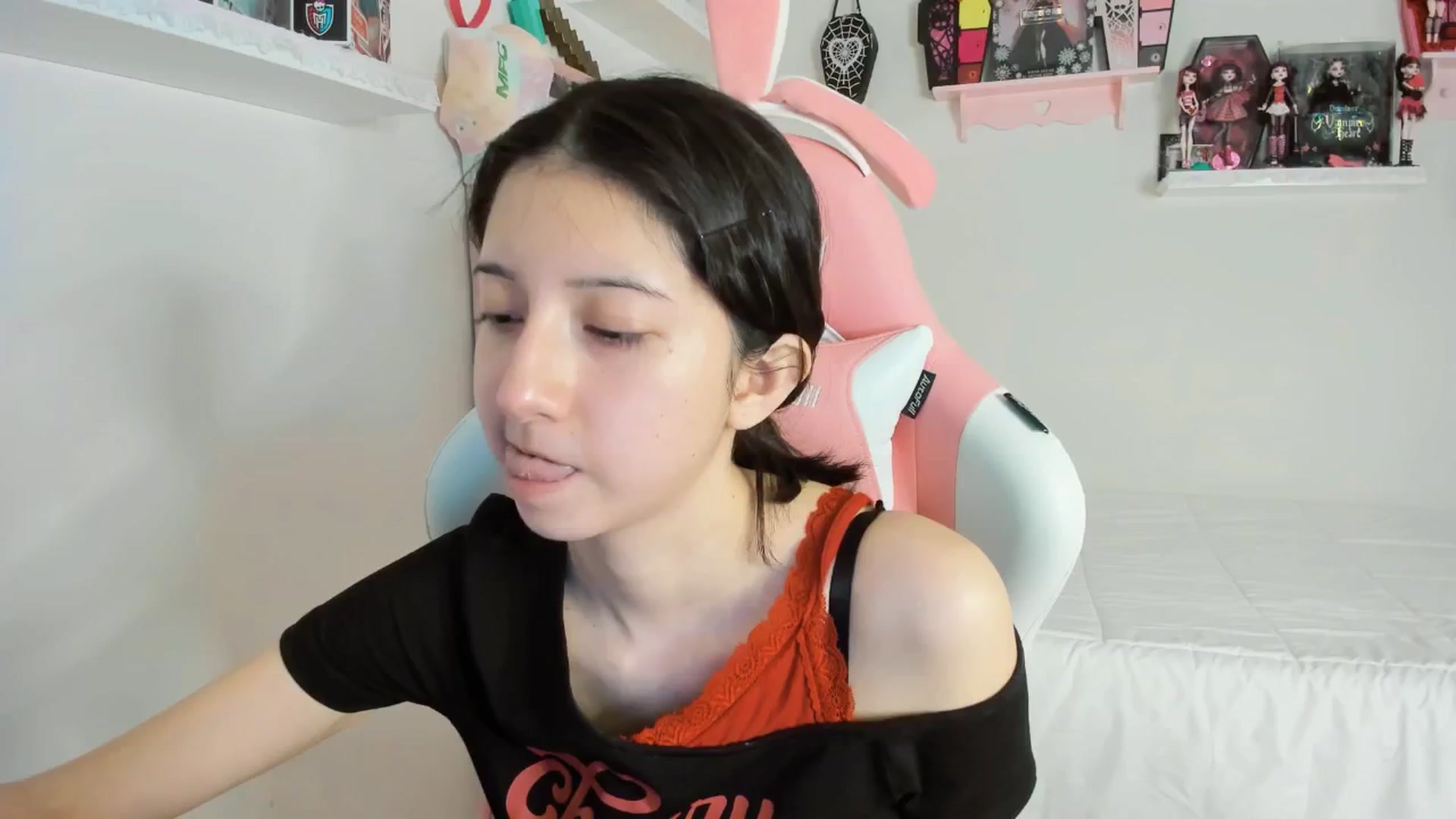 Gallery image thumbnail from Cherrycute666's myfreecams stream on, 01/23/2025, 07:47 image 7 of 20