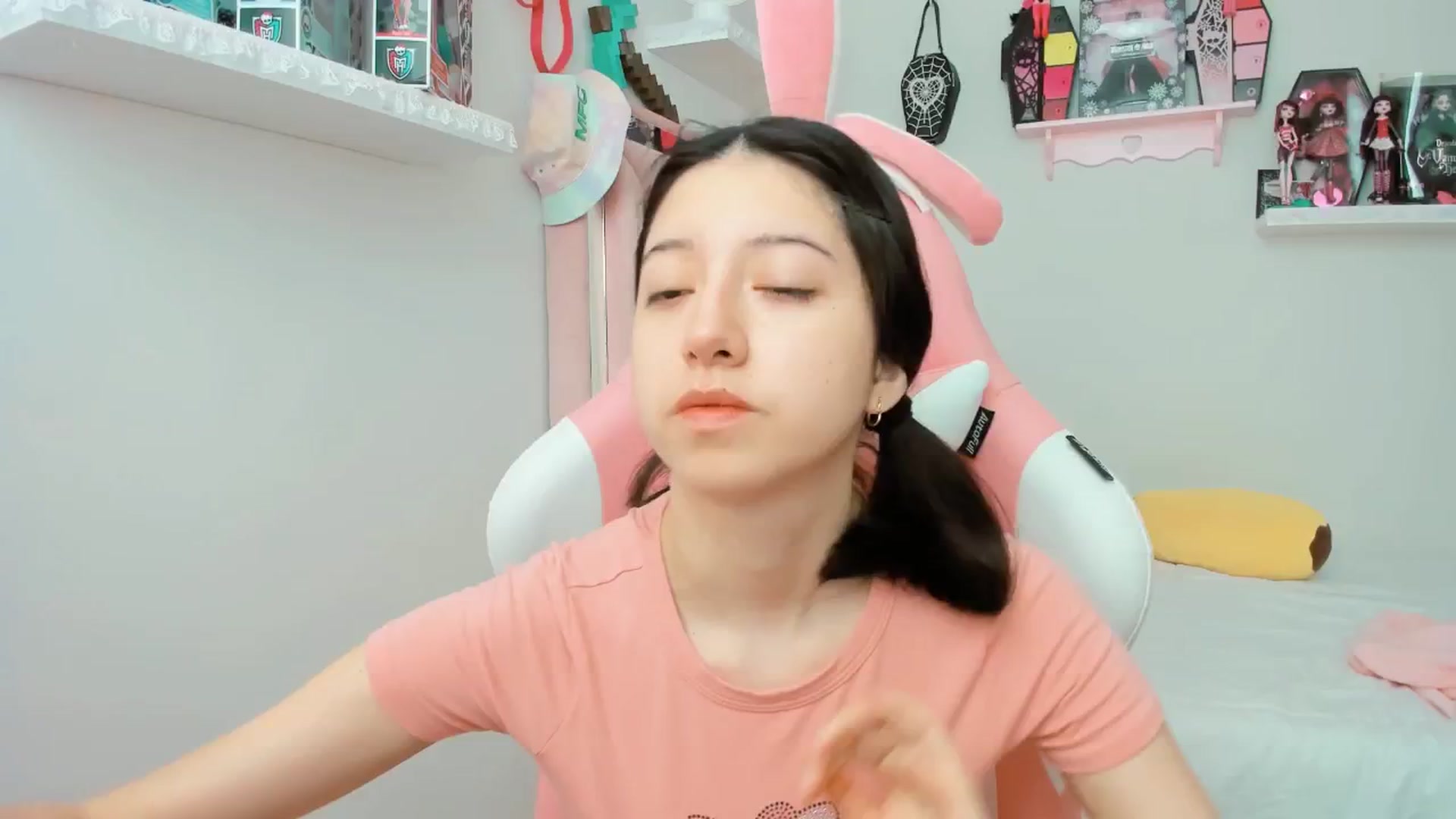 Gallery image thumbnail from Cherrycute666's myfreecams stream on, 01/23/2025, 20:11 image 2 of 20