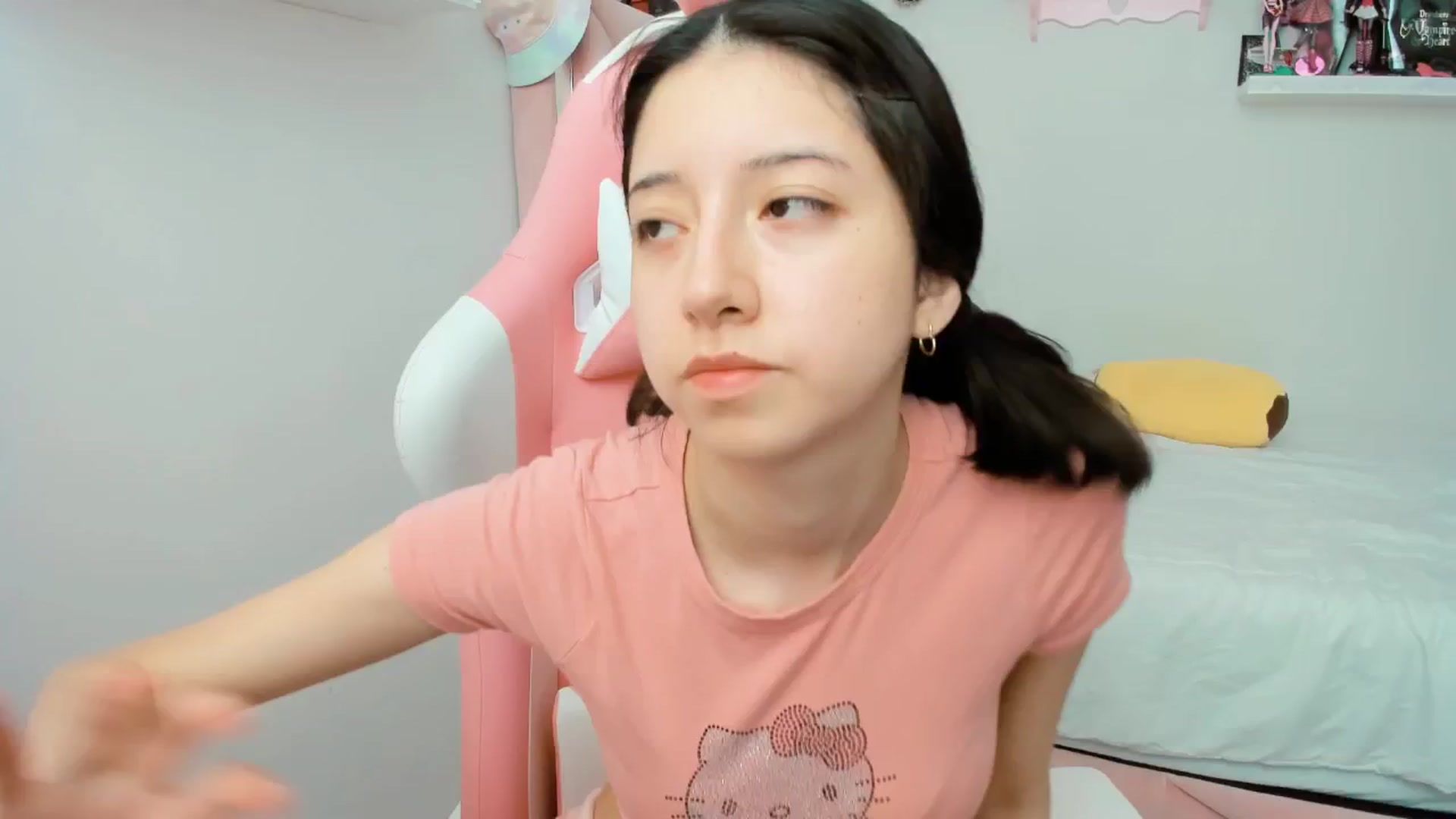 Gallery image thumbnail from Cherrycute666's myfreecams stream on, 01/23/2025, 20:11 image 18 of 20