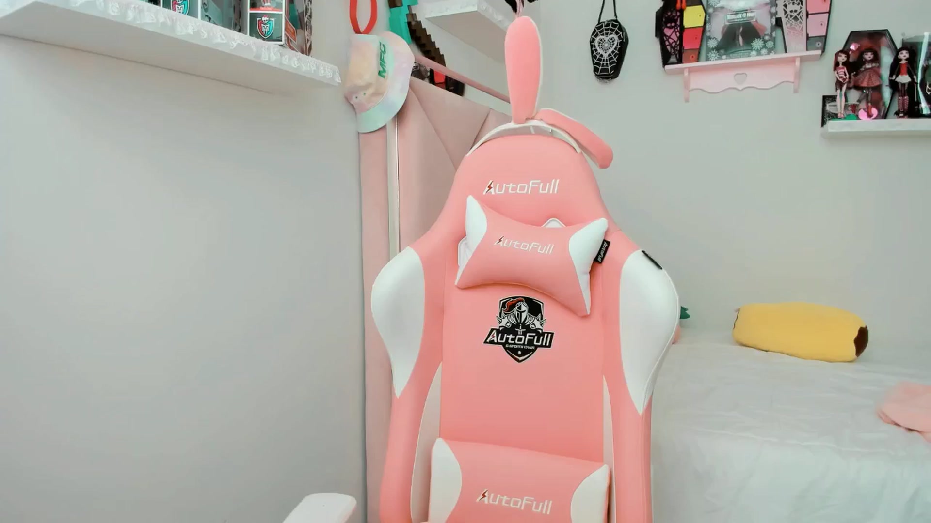 Gallery image thumbnail from Cherrycute666's myfreecams stream on, 01/23/2025, 20:11 image 12 of 20