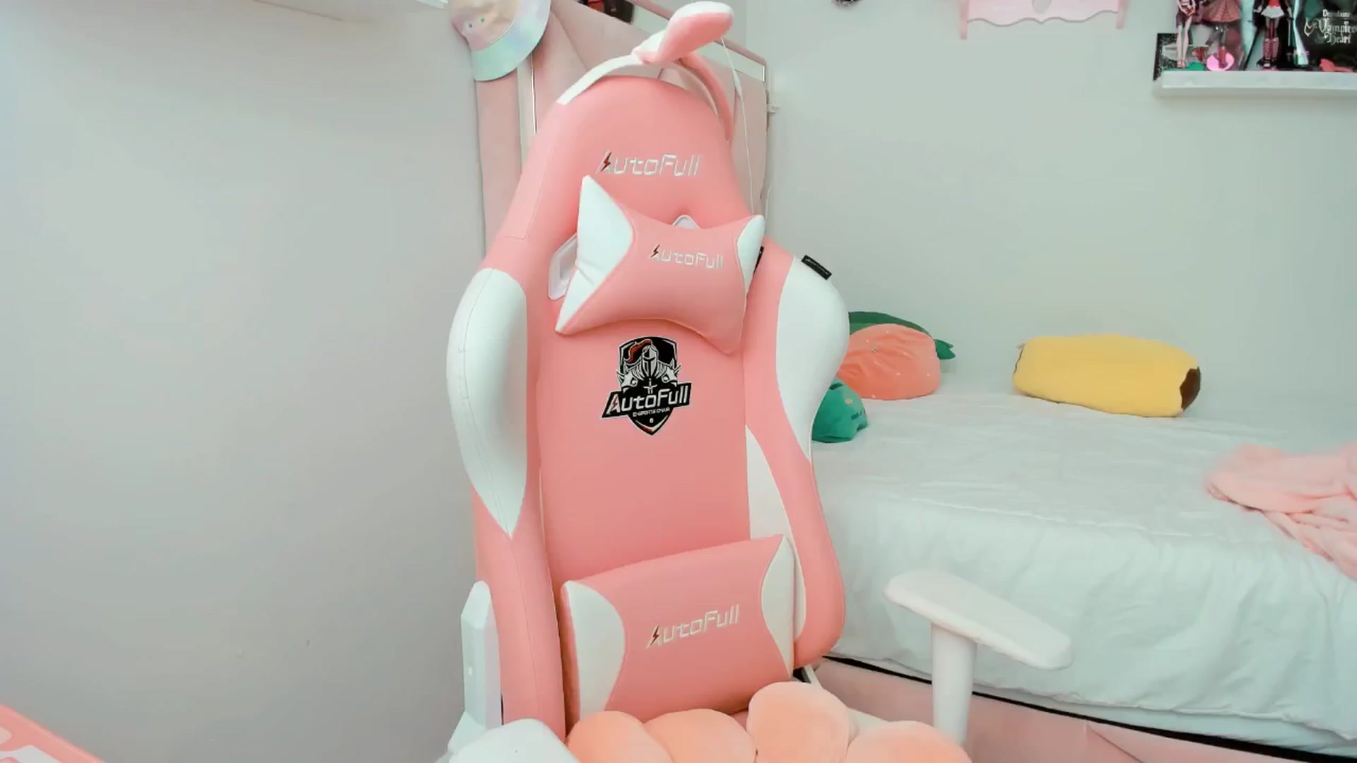 Gallery image thumbnail from Cherrycute666's myfreecams stream on, 01/23/2025, 20:11 image 16 of 20
