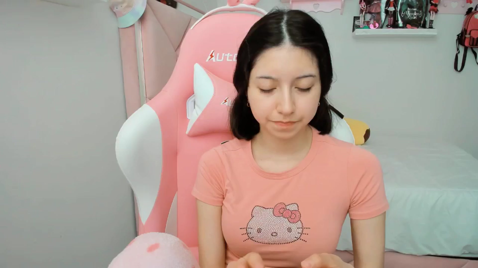 Gallery image thumbnail from Cherrycute666's myfreecams stream on, 01/23/2025, 23:09 image 12 of 20