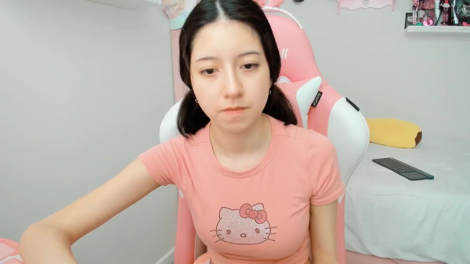 Gallery image thumbnail from Cherrycute666's myfreecams stream on, 01/23/2025, 23:09 image 8 of 20