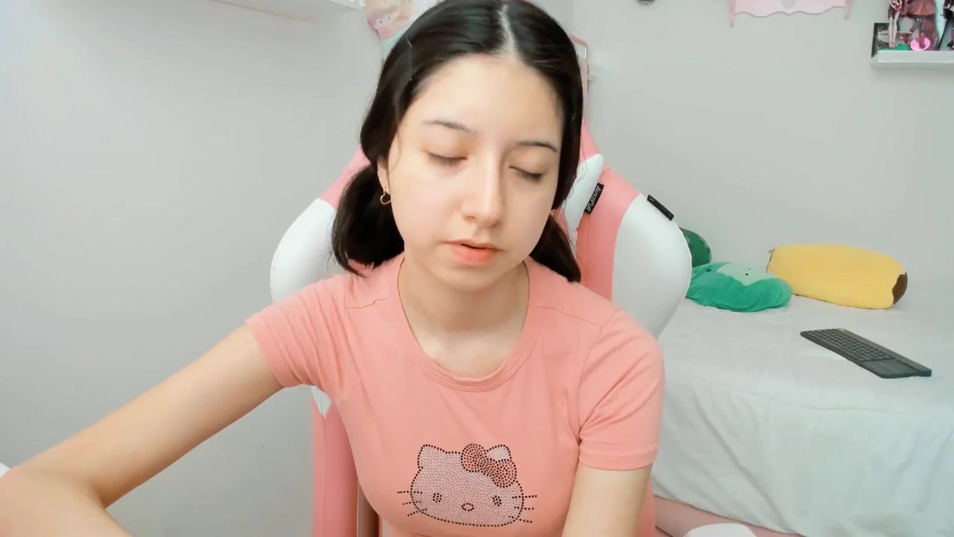 Gallery image thumbnail from Cherrycute666's myfreecams stream on, 01/23/2025, 23:09 image 6 of 20