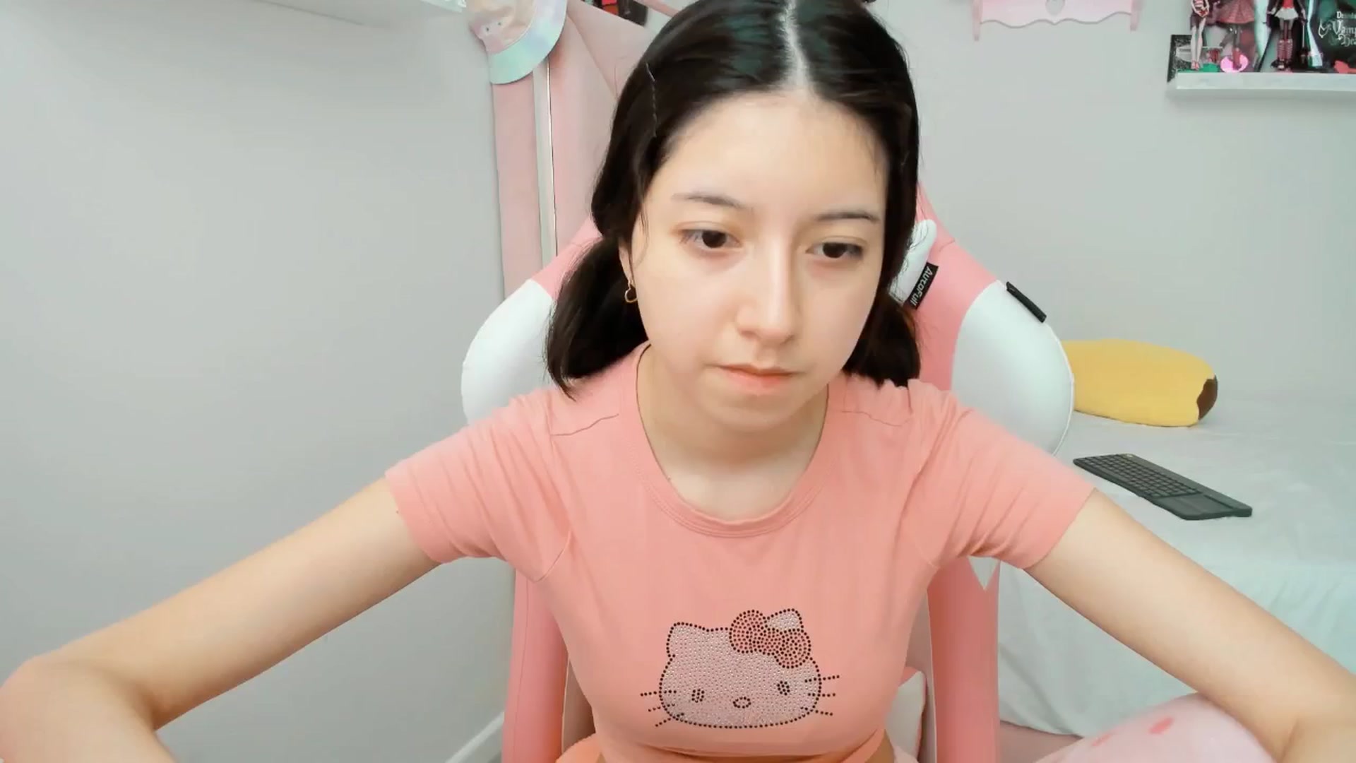 Gallery image thumbnail from Cherrycute666's myfreecams stream on, 01/23/2025, 23:09 image 7 of 20