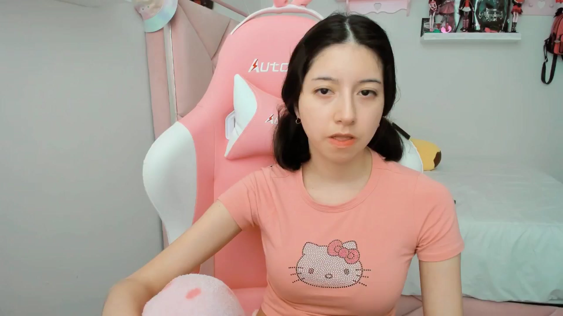 Gallery image thumbnail from Cherrycute666's myfreecams stream on, 01/23/2025, 23:09 image 13 of 20