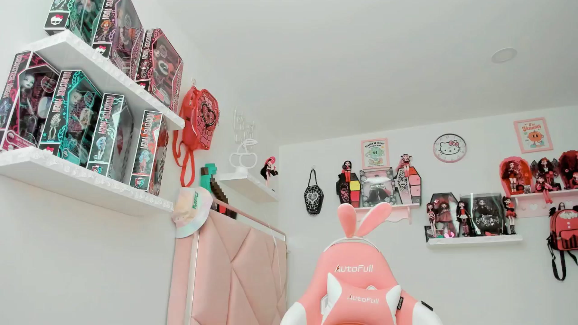 Gallery image thumbnail from Cherrycute666's myfreecams stream on, 01/23/2025, 23:09 image 19 of 20