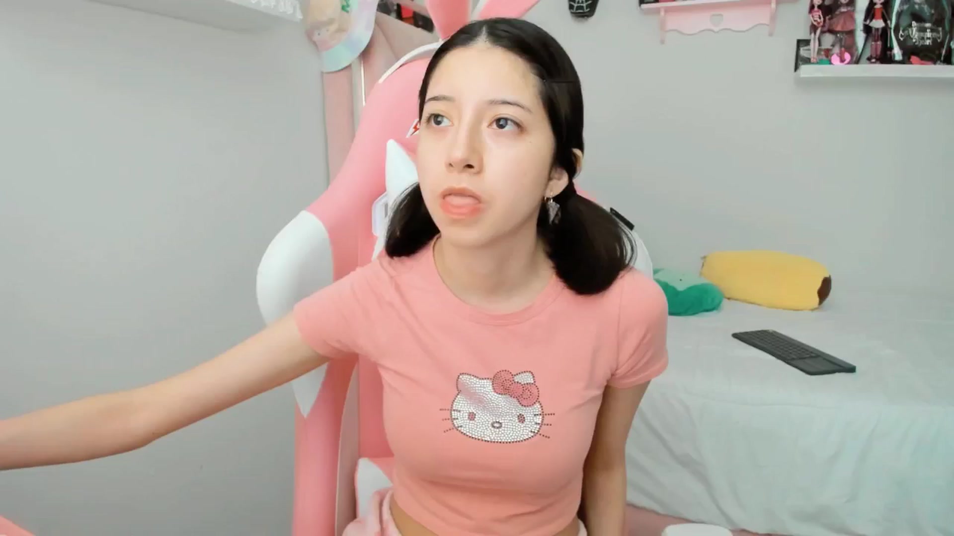 Gallery image thumbnail from Cherrycute666's myfreecams stream on, 01/23/2025, 23:09 image 20 of 20