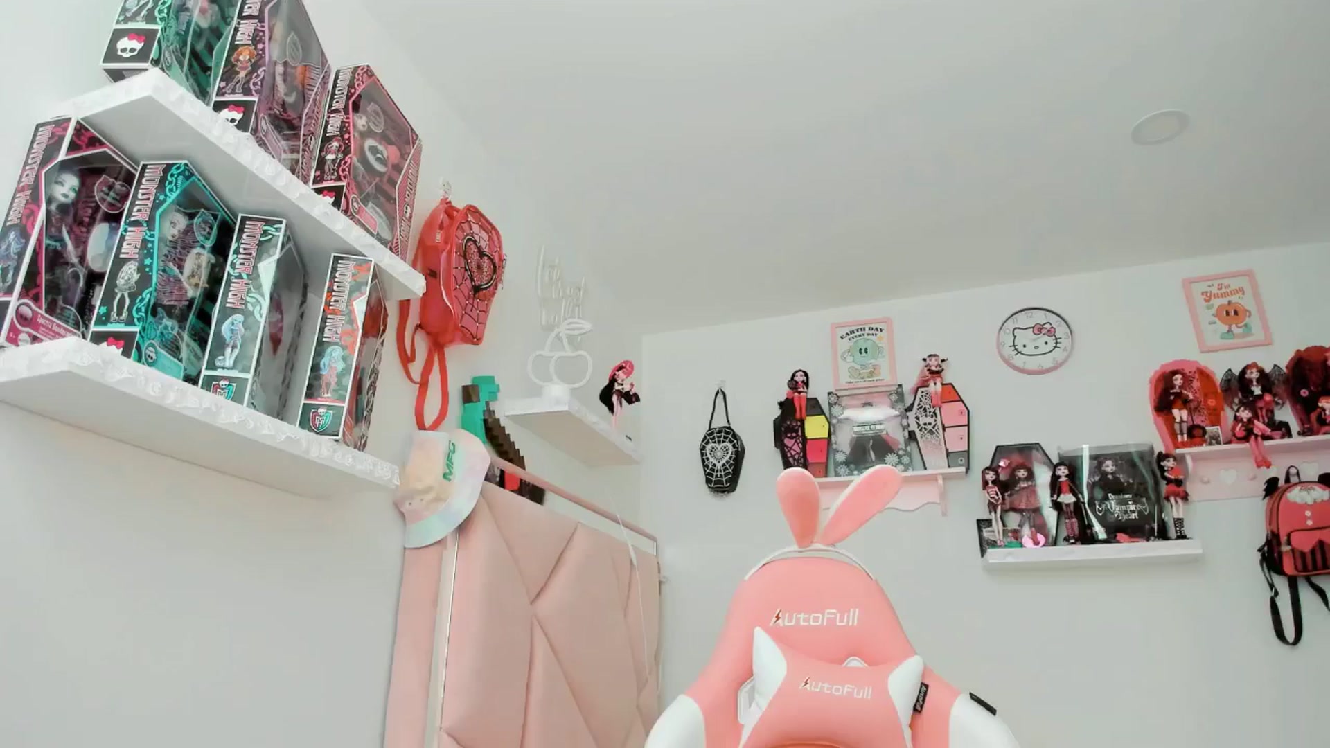 Gallery image thumbnail from Cherrycute666's myfreecams stream on, 01/23/2025, 23:09 image 18 of 20