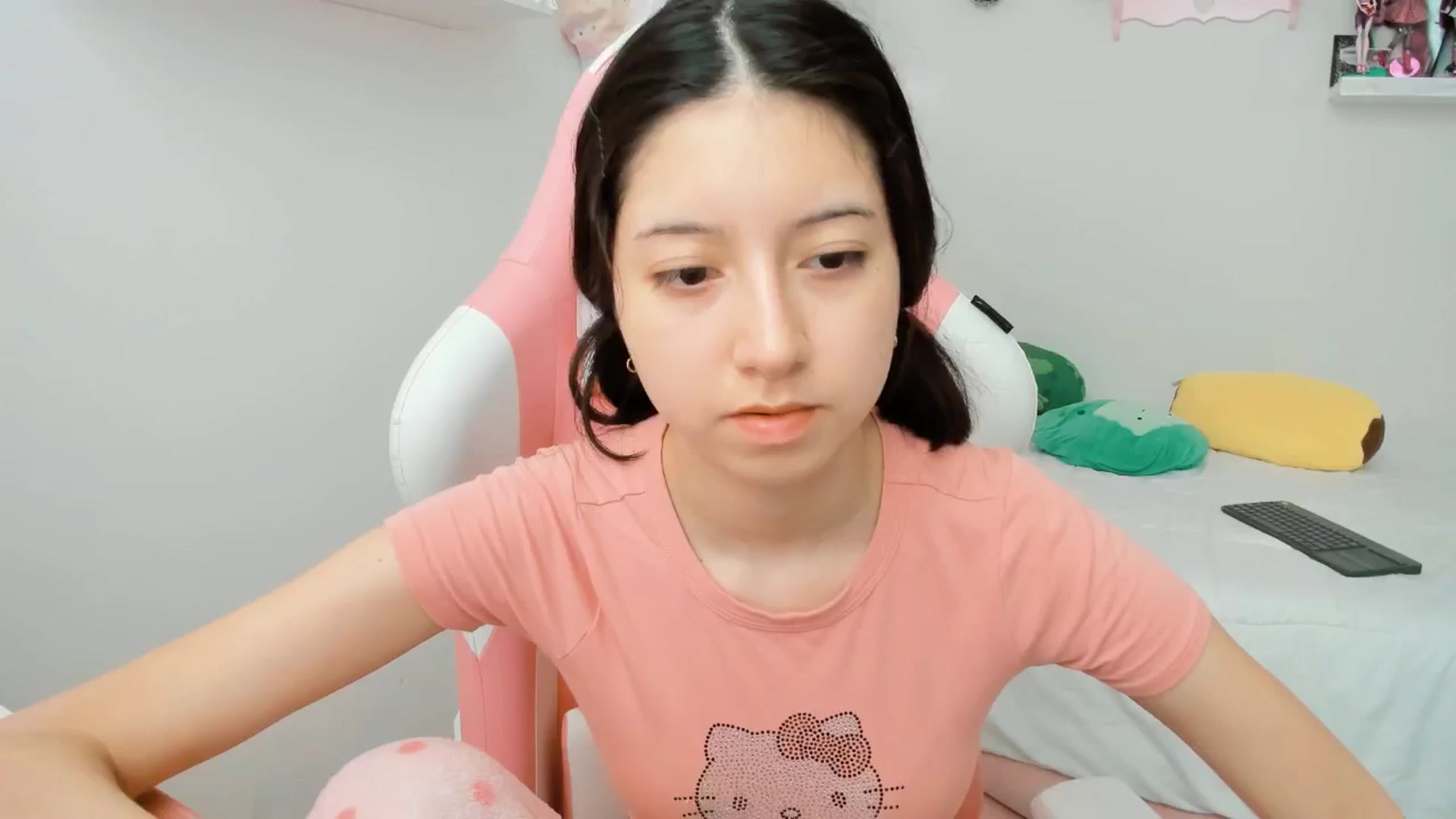 Gallery image thumbnail from Cherrycute666's myfreecams stream on, 01/23/2025, 23:09 image 4 of 20