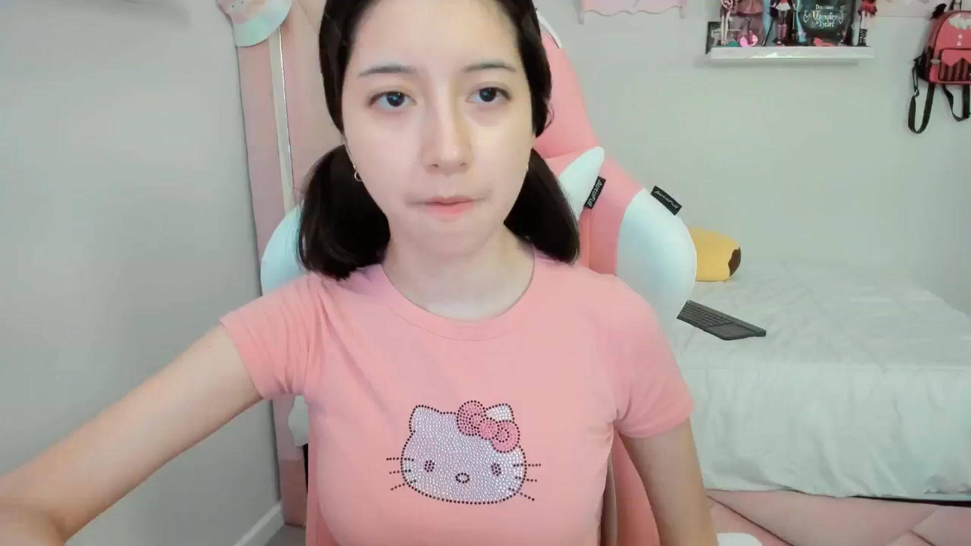 Gallery image thumbnail from Cherrycute666's myfreecams stream on, 01/24/2025, 24:01 image 18 of 20