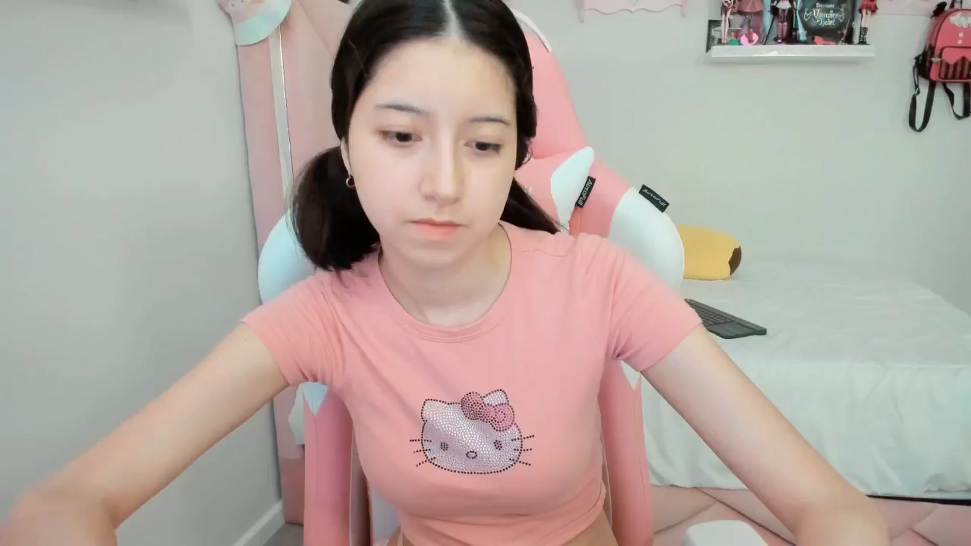 Gallery image thumbnail from Cherrycute666's myfreecams stream on, 01/24/2025, 24:01 image 5 of 20