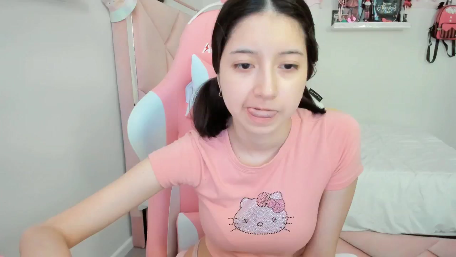 Gallery image thumbnail from Cherrycute666's myfreecams stream on, 01/24/2025, 24:01 image 16 of 20