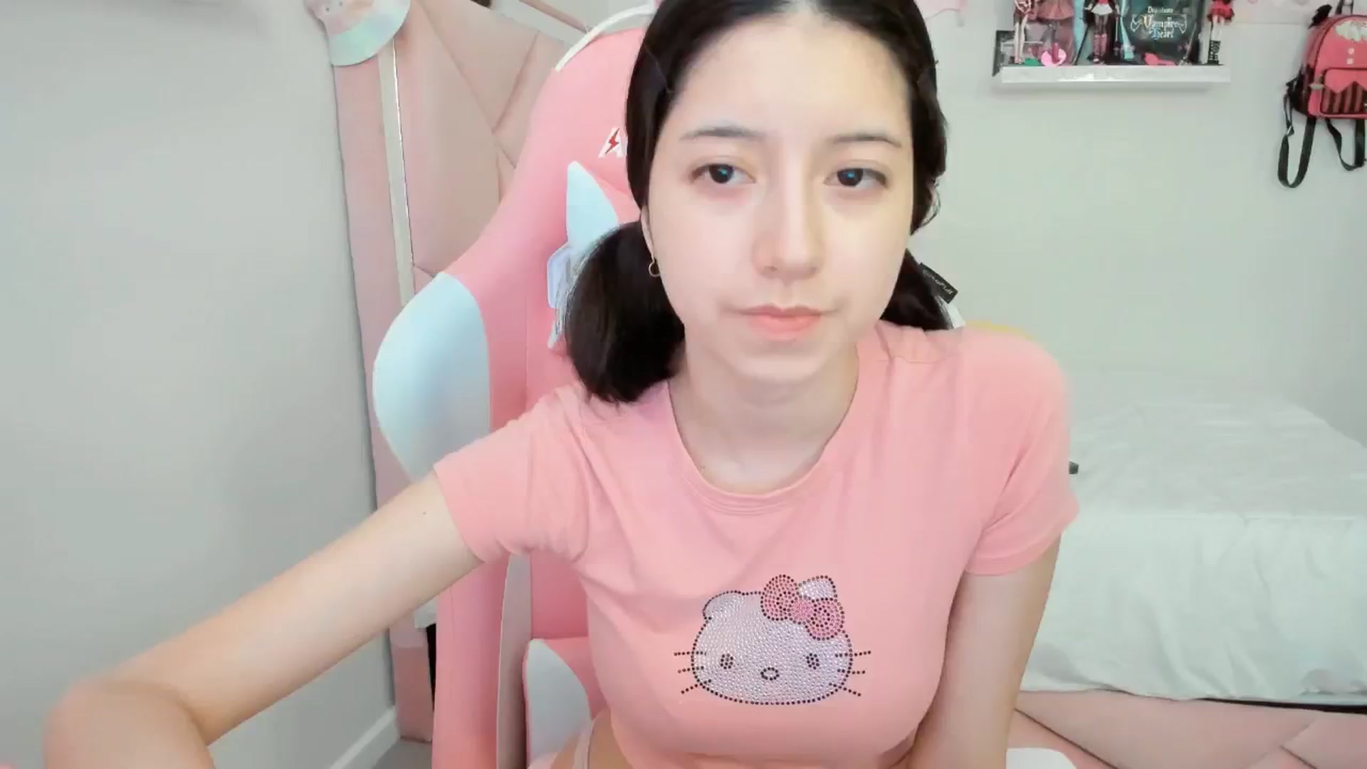 Gallery image thumbnail from Cherrycute666's myfreecams stream on, 01/24/2025, 24:01 image 7 of 20