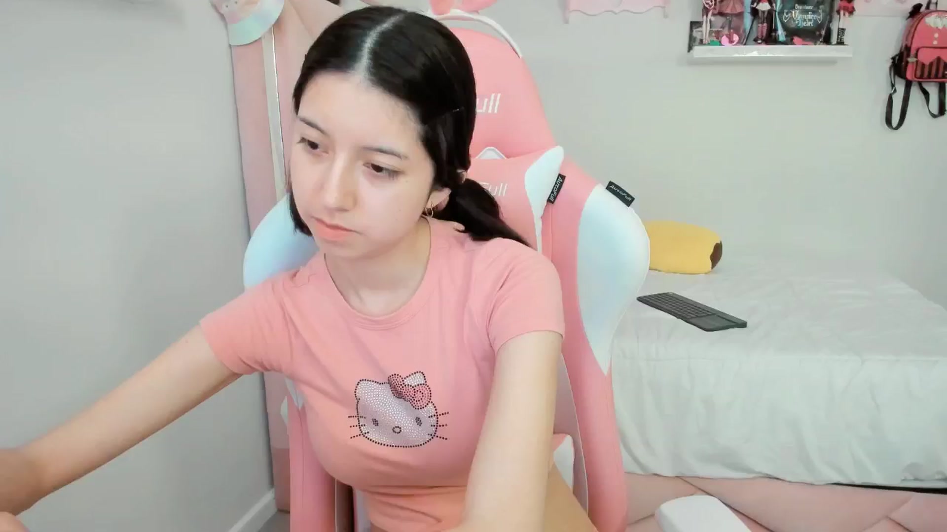 Gallery image thumbnail from Cherrycute666's myfreecams stream on, 01/24/2025, 24:01 image 14 of 20